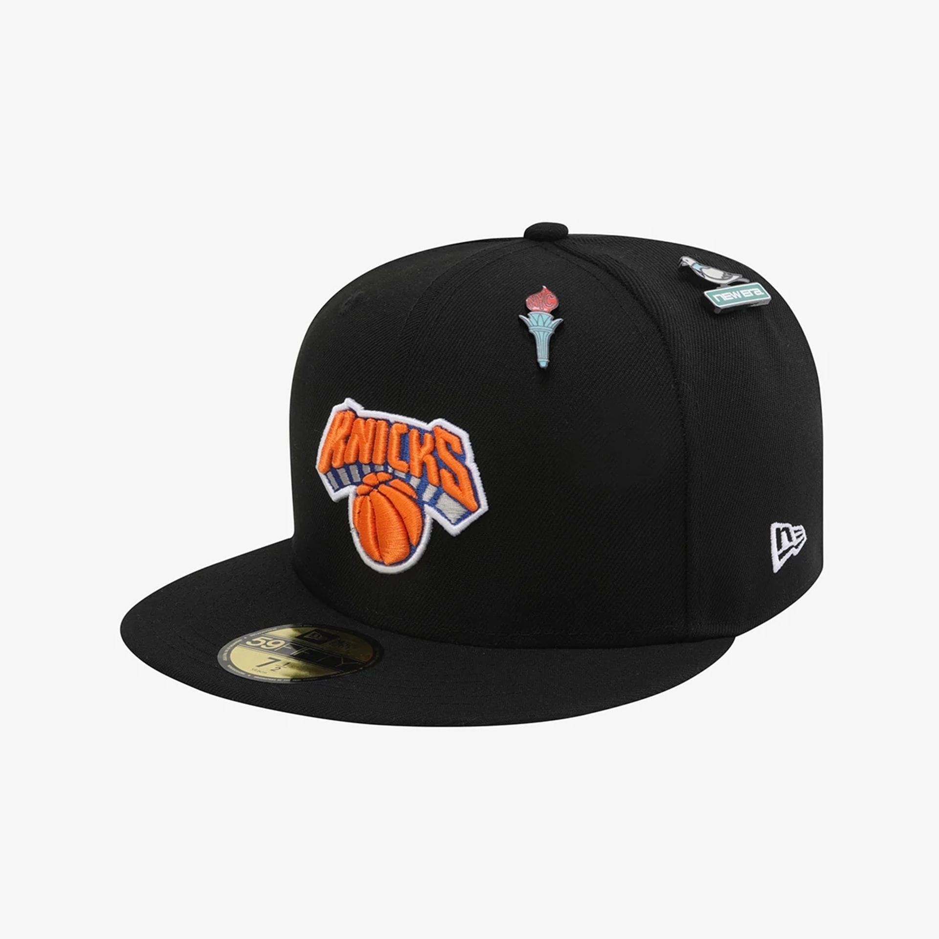 Pictured is this NBA 59FIFTY Day New York Knicks 59FIFTY Fitted cap in black. 1