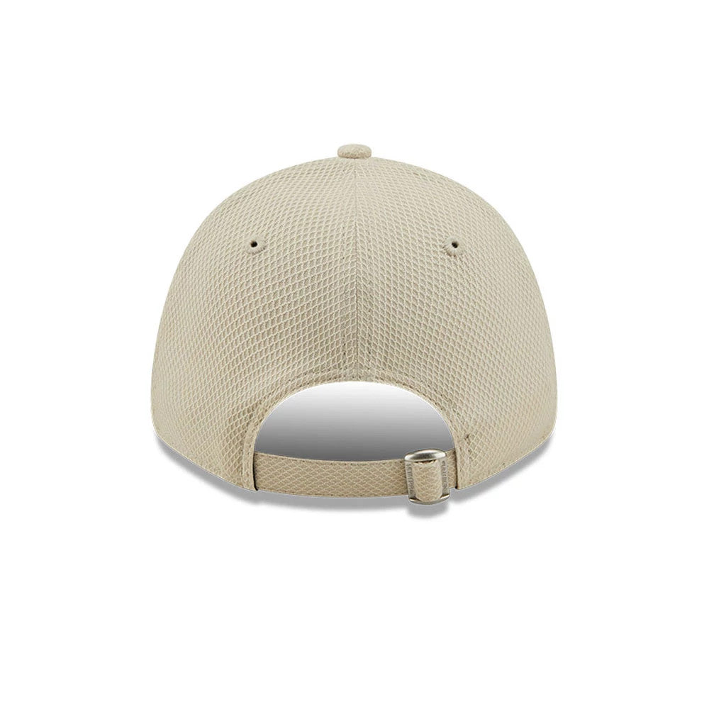 New York Yankees Diamond Era Stone New Era 9FORTY Cap, rear view showing an adjustable strap with a buckle at the back opening, featuring a textured stone colour crown with a top button and multiple eyelets.
