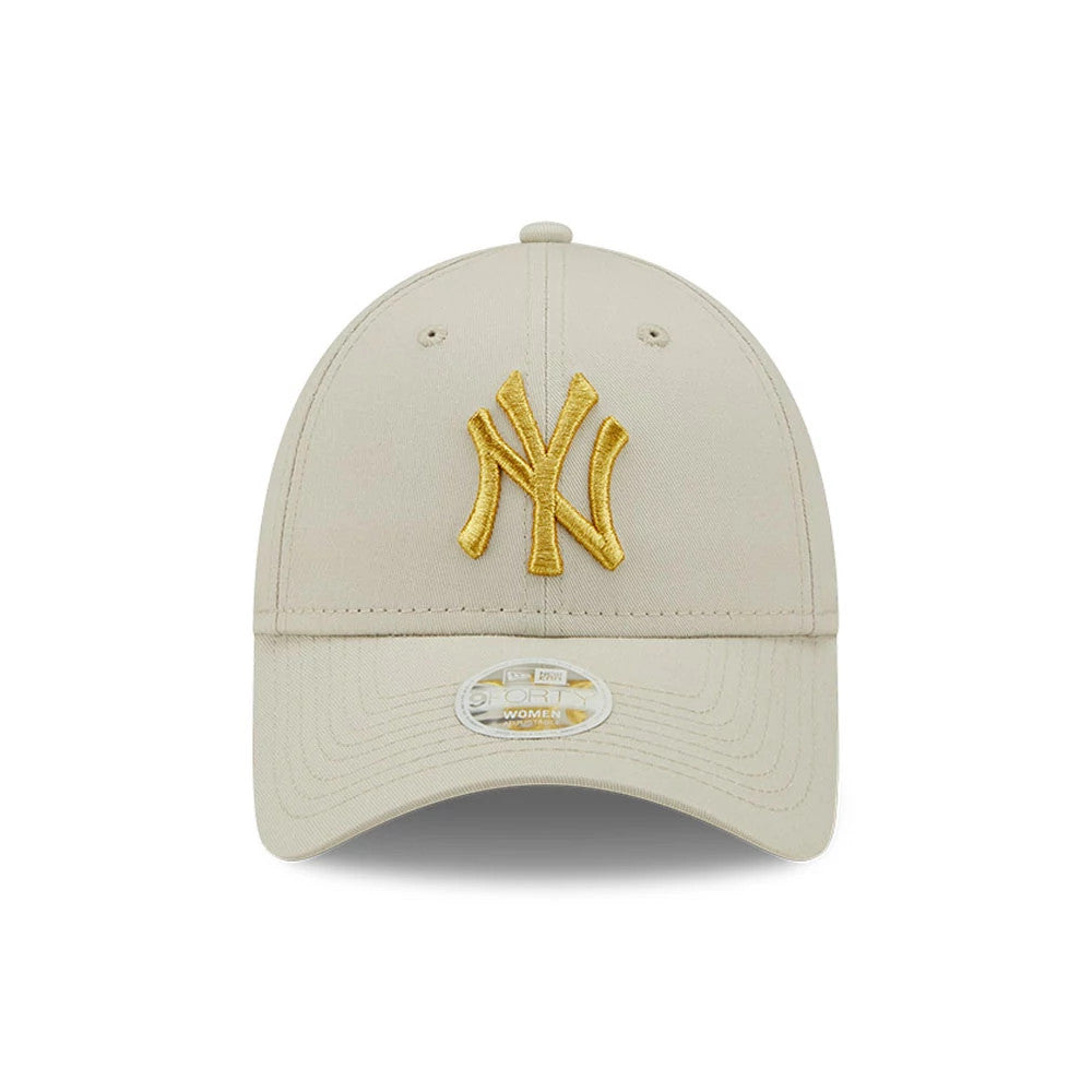 New York Yankees Womens Metallic Logo Cream New Era 9FORTY Adjustable Cap, front view showing a raised gold embroidered Yankees logo on the front panel, curved visor with a 9FORTY size sticker and matching cream top button and eyelets.