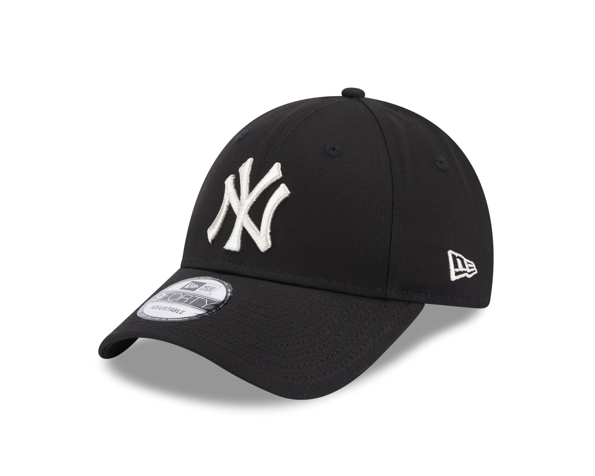 This is a New York Yankees Metallic Logo Womens Black 9FORTY Adjustable Cap 1
