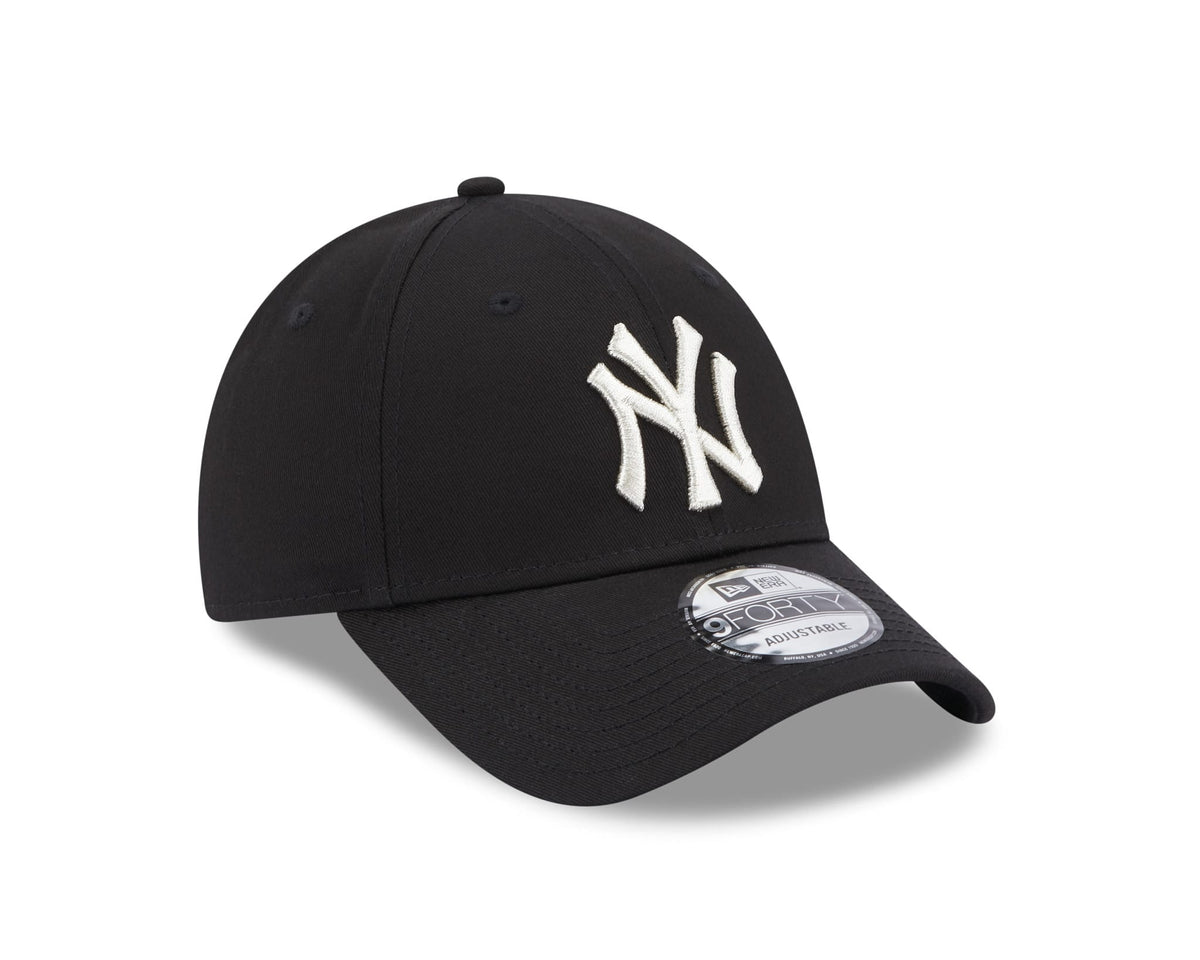 This is a New York Yankees Metallic Logo Womens Black 9FORTY Adjustable Cap 3