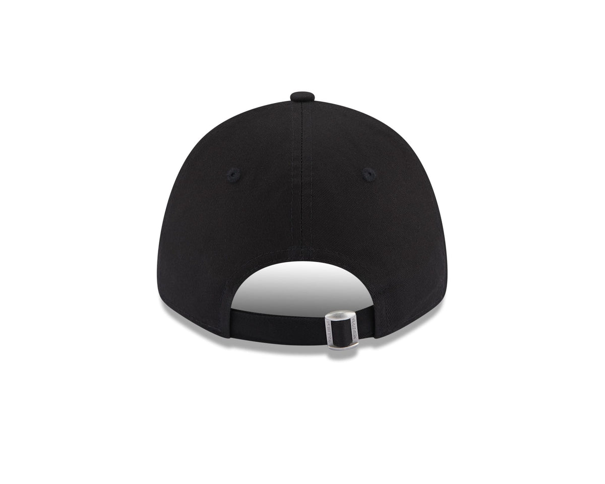 This is a New York Yankees Metallic Logo Womens Black 9FORTY Adjustable Cap 4