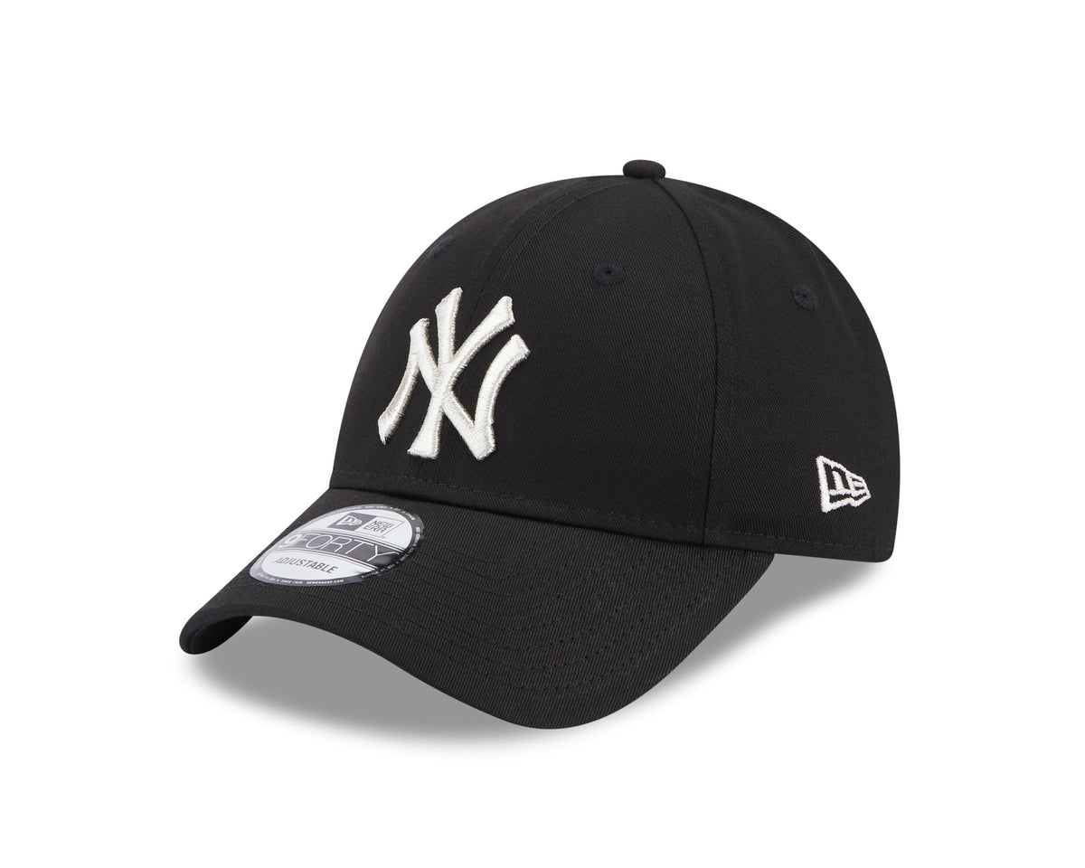 New York Yankees Metallic Logo Womens Black New Era 9FORTY Adjustable Cap, three-quarter view showing a raised metallic NY logo on the front panel, a curved visor with a 9FORTY size sticker, and the New Era flag logo on the left side.