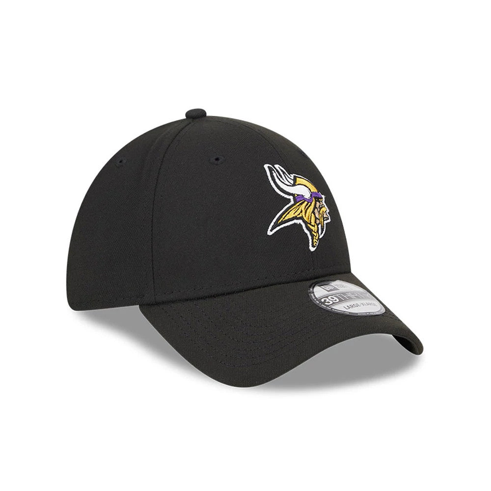 Minnesota Vikings NFL Evergreen Black New Era 39THIRTY Stretch Fit Cap, three-quarter view with a raised yellow and purple Vikings logo embroidered on the front panel, black curved visor and 39THIRTY size sticker on top.
