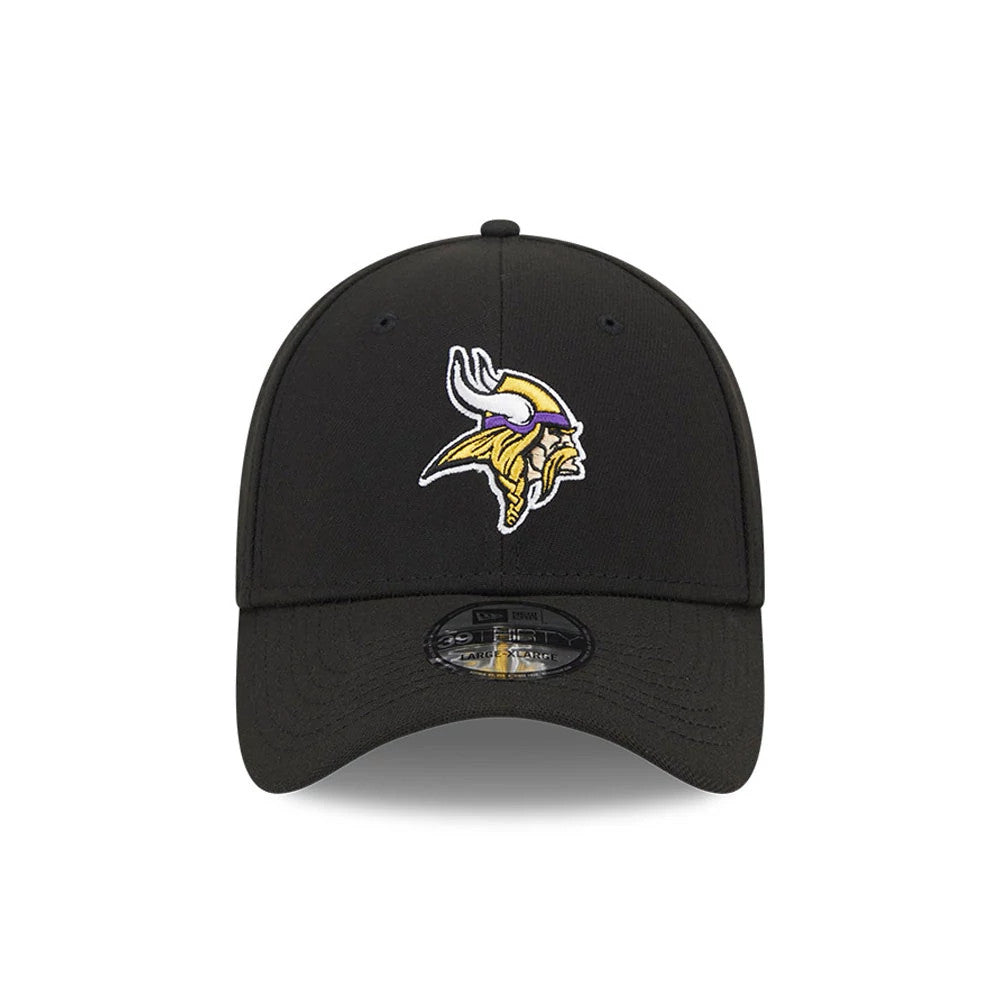 Minnesota Vikings NFL Evergreen Black New Era 39THIRTY Stretch Fit Cap, front view showing a raised embroidered team logo on the centre of the structured crown, with a black curved visor and a 39THIRTY size sticker on top.