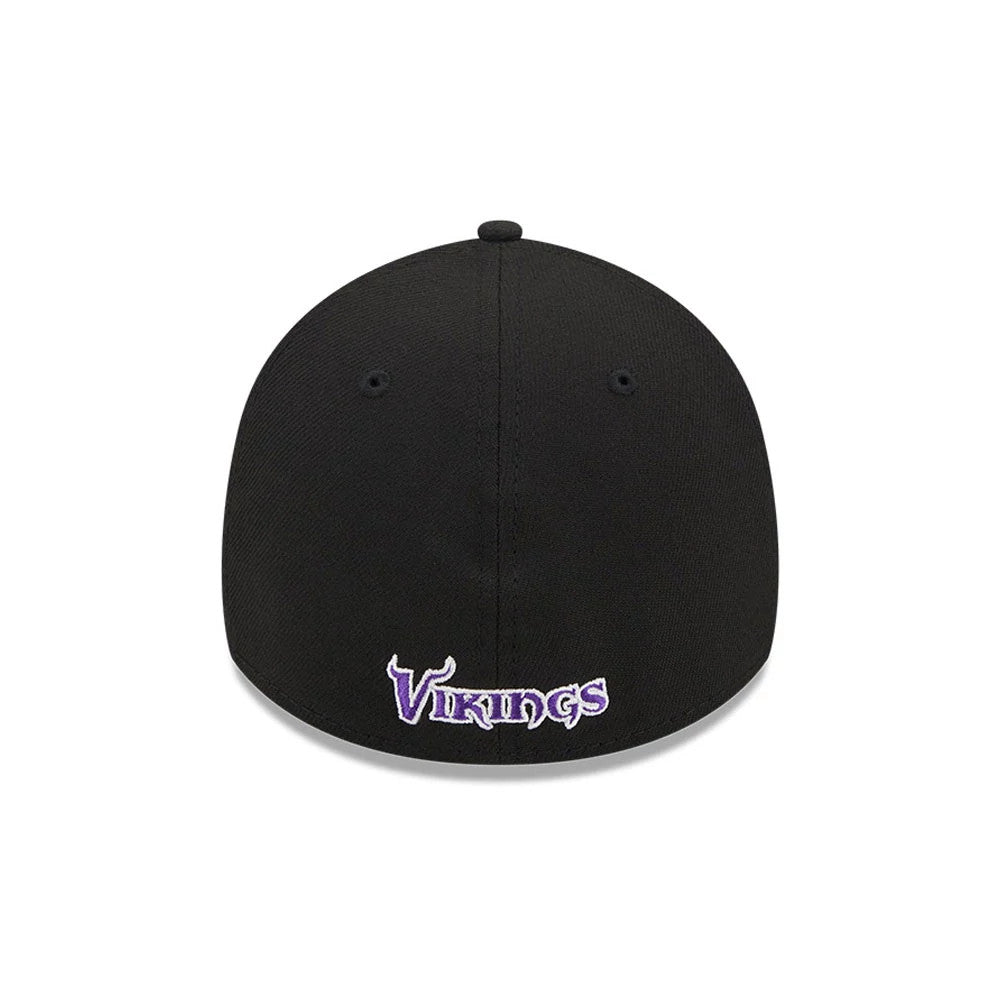 Minnesota Vikings NFL Evergreen Black New Era 39THIRTY Stretch Fit Cap, rear view showing the purple and white embroidered Vikings logo centred on the back panel of the black crown.