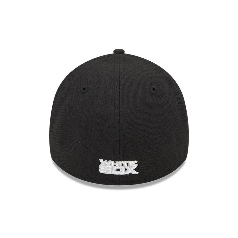 Chicago White Sox MLB Evergreen Black New Era 39THIRTY Stretch Fit Cap, rear view showing the white embroidered White Sox text logo at the centre of the back panels beneath the top button on the black stretch-fit crown.