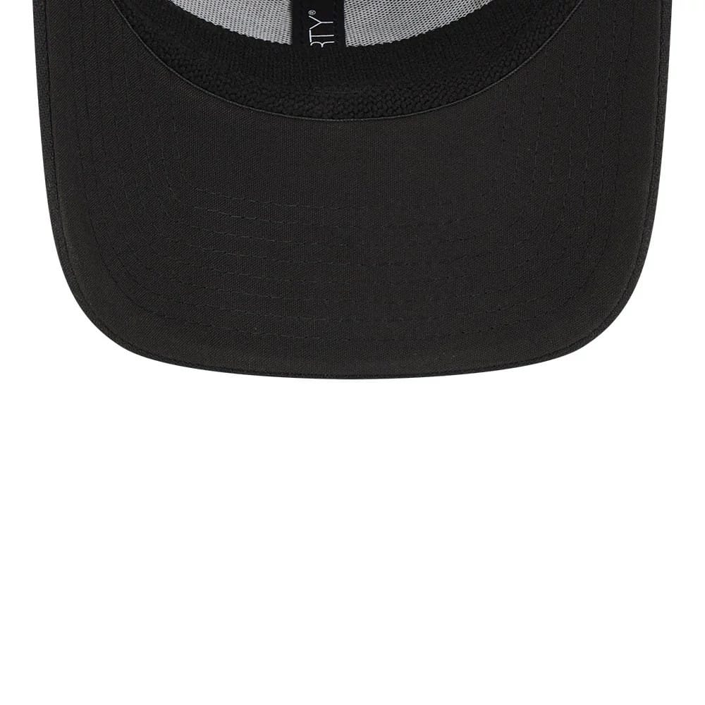 Pictured is this MLB Evergreen Chicago White Sox 39THIRTY Stretch Fit cap in black. 7