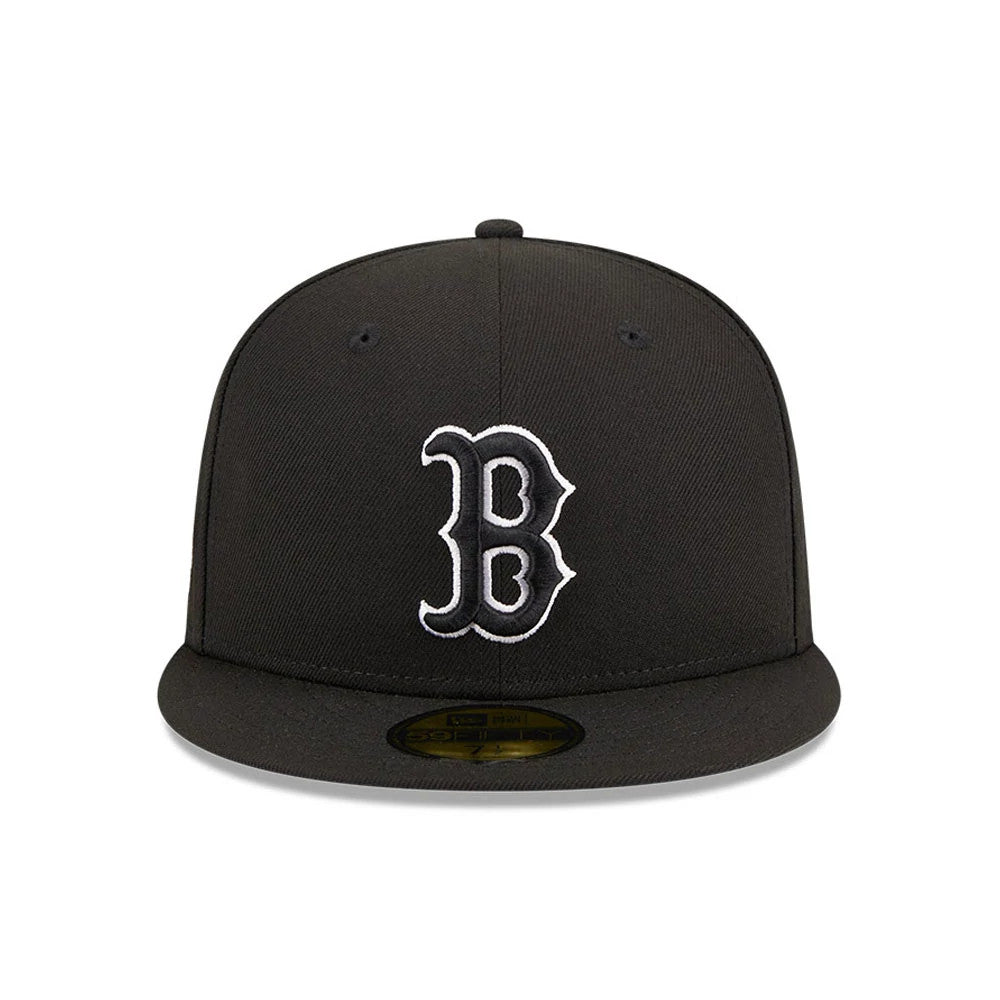 Boston Red Sox MLB Evergreen Black New Era 59FIFTY Fitted Cap, front view showing a raised white embroidered B logo on the structured black crown, with a matching black visor and gold 59FIFTY size sticker.