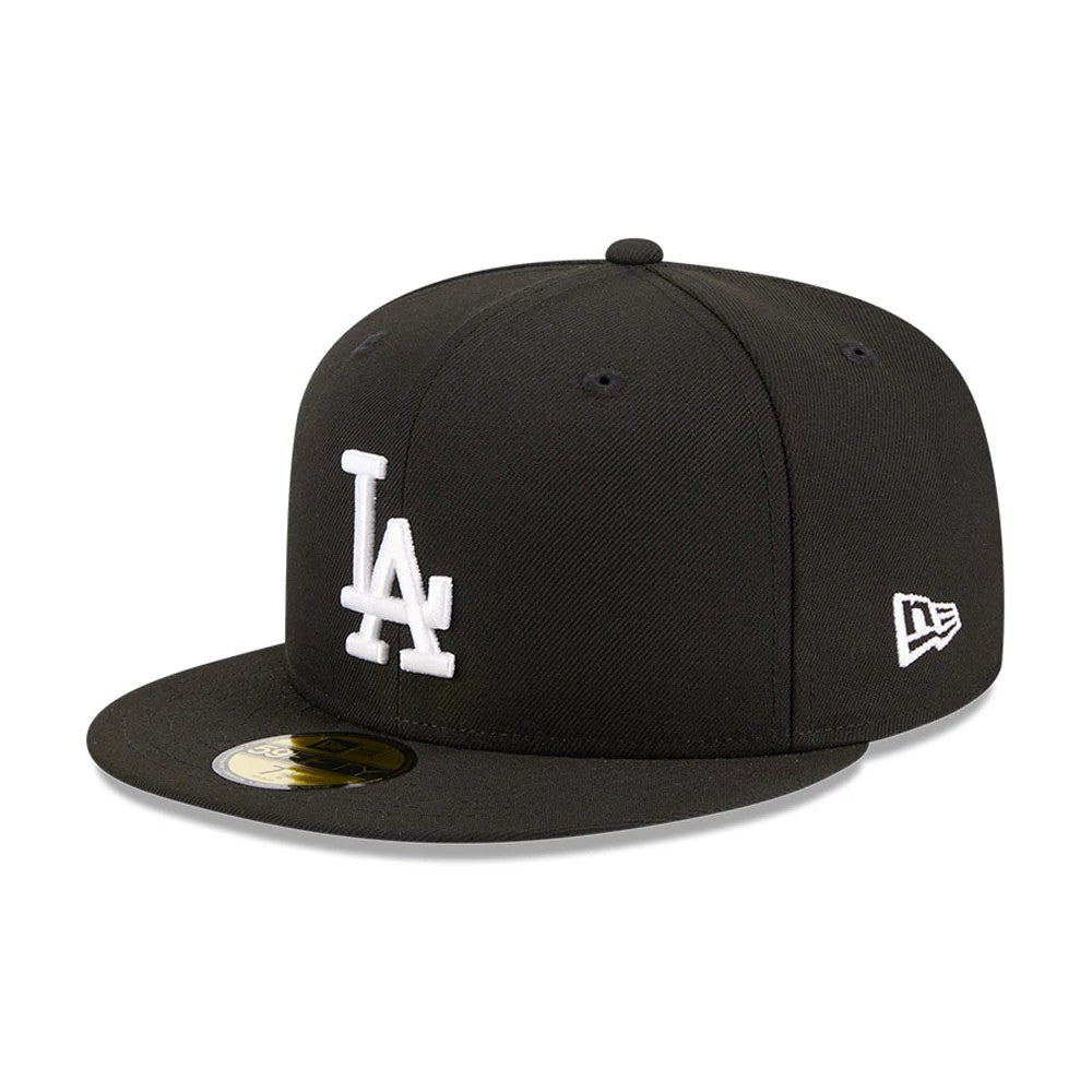 LA Dodgers MLB Evergreen Black New Era 59FIFTY Fitted Cap, three-quarter view showing raised white embroidered LA logo on the front panel, black flat visor with the gold 59FIFTY size sticker, and New Era flag logo on the left side.