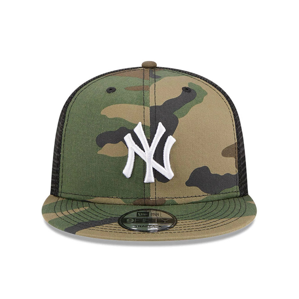 New York Yankees MLB Evergreen Camo New Era 9FIFTY Trucker Adjustable Cap, front view showing the raised white embroidered NY logo on the structured camo front panels, with a black mesh back and a 9FIFTY size sticker on the camo visor.