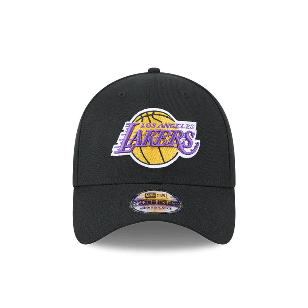LA Lakers NBA Evergreen Black New Era 39THIRTY Stretch Fit Cap, front view showing the purple and yellow raised embroidered Lakers logo on the front panel, with a 39THIRTY size sticker on the curved black visor.
