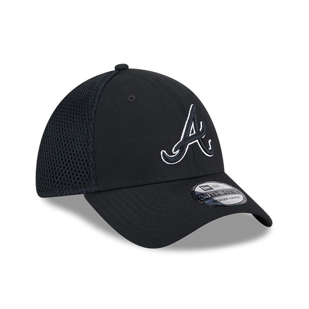 Atlanta Braves MLB Evergreen Neo Black New Era 39THIRTY Stretch Fit Cap, three-quarter view showing the white raised embroidered A logo on the front panel, black mesh sides, and 39THIRTY size sticker on the curved visor.