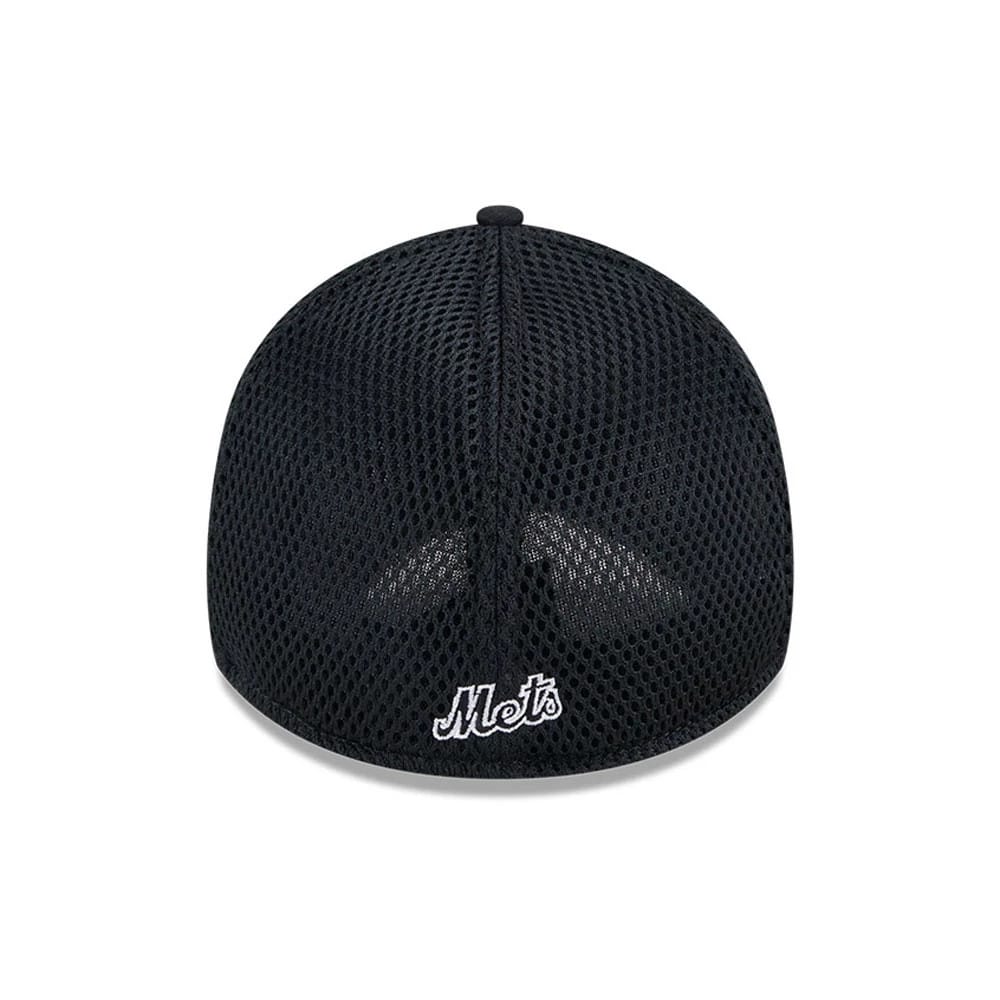 Pictured is this MLB Evergreen Neo New York Mets 39THIRTY Stretch Fit cap in black. 2