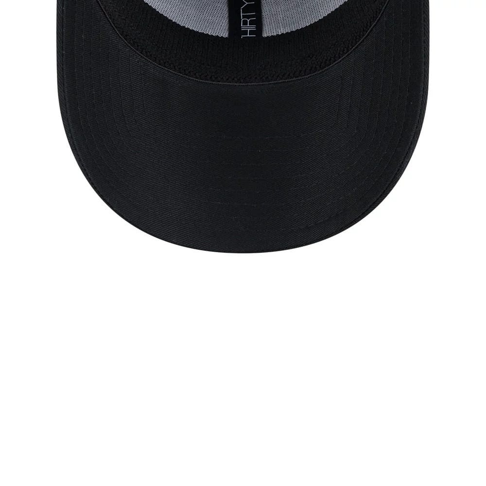 Pictured is this MLB Evergreen Neo New York Mets 39THIRTY Stretch Fit cap in black. 7