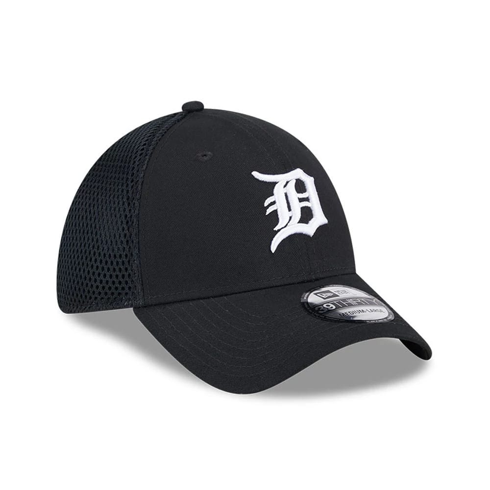 Pictured is this MLB Evergreen Neo Detroit Tigers 39THIRTY Stretch Fit cap in black. 4