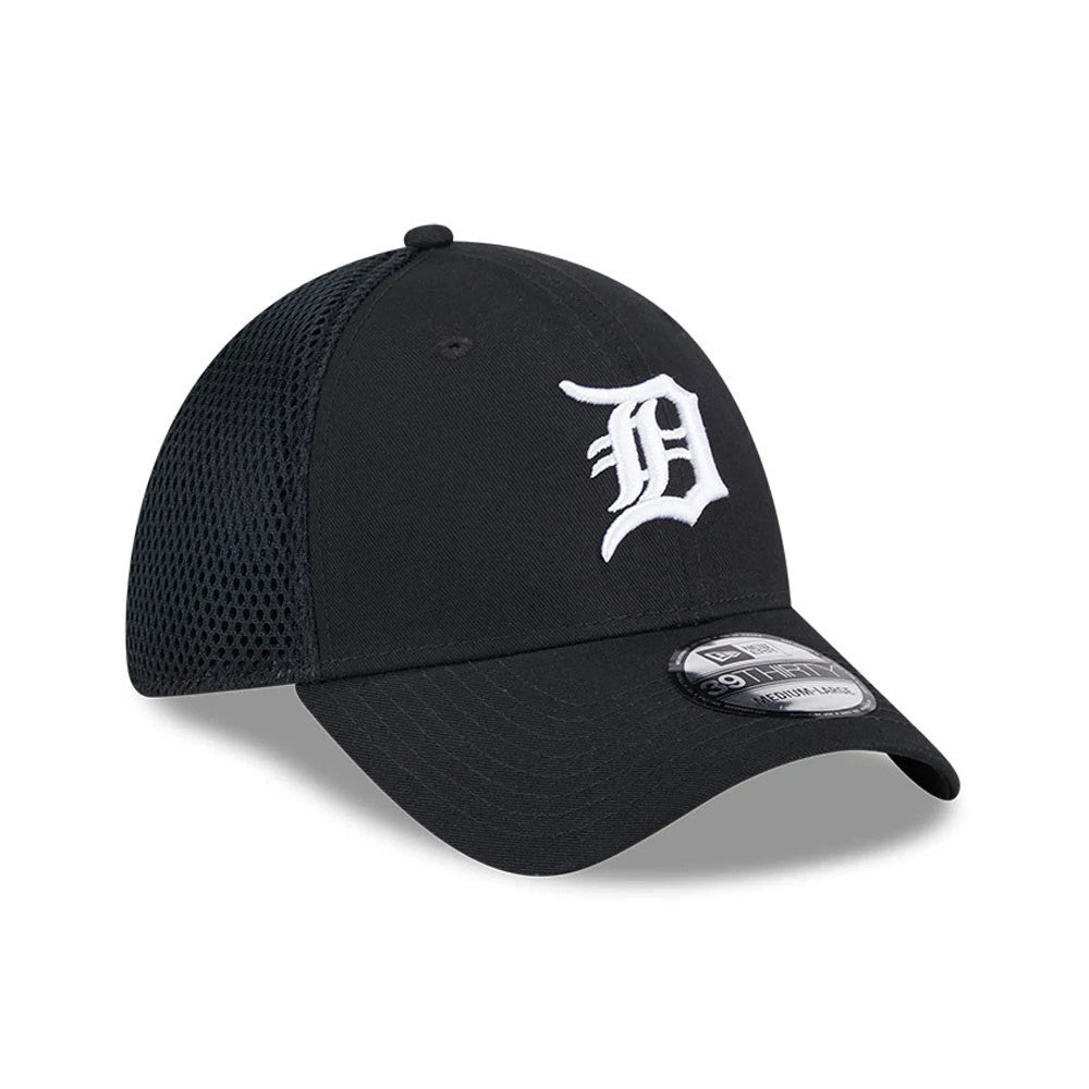 Detroit Tigers MLB Evergreen Neo Black New Era 39THIRTY Stretch Fit Cap, three-quarter view showing the raised embroidered white D logo on the front panel, with a curved black visor and 39THIRTY size sticker on top.
