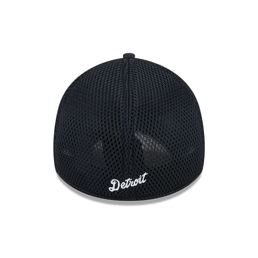 Pictured is this MLB Evergreen Neo Detroit Tigers 39THIRTY Stretch Fit cap in black. 2