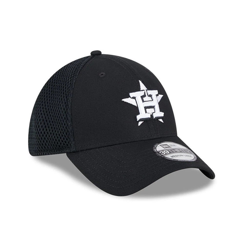Houston Astros MLB Evergreen Neo Black New Era 39THIRTY Stretch Fit Cap, three-quarter view with the raised embroidered white H logo on the front panel, black mesh side panels, and a 39THIRTY size sticker on the curved visor.