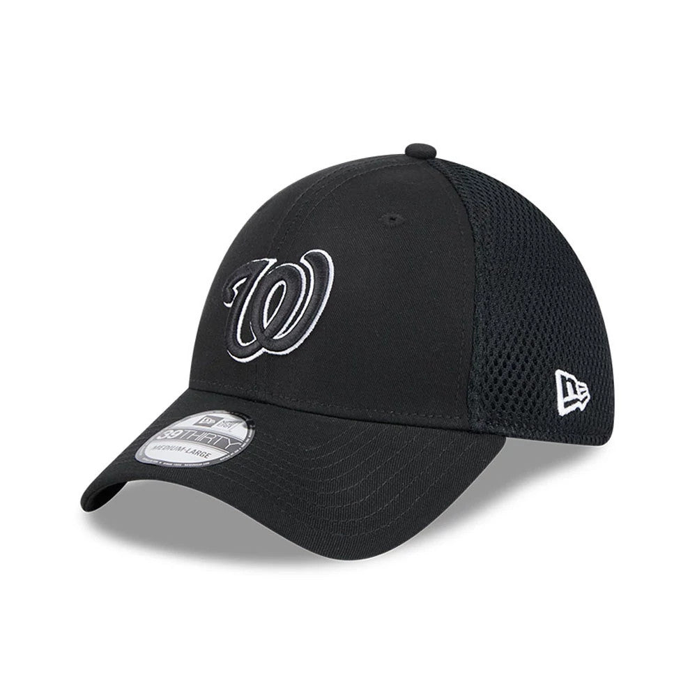 Washington Nationals MLB Evergreen Neo Black New Era 39THIRTY Stretch Fit Cap, front view showing the raised white embroidered Washington logo on the front panel, black curved visor with 39THIRTY size sticker, and mesh at the back.