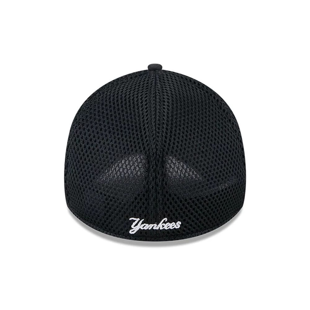 Pictured is this MLB Evergreen Cooperstown New York Yankees 39THIRTY Stretch Fit cap in black. 2