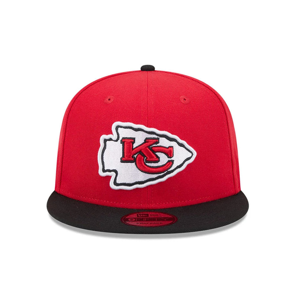 Kansas City Chiefs NFL Evergreen Red New Era 9FIFTY Snapback Adjustable Cap, front view showing the white and red embroidered team logo on the crown, a flat black visor, and a 9FIFTY size sticker on the top of the visor.