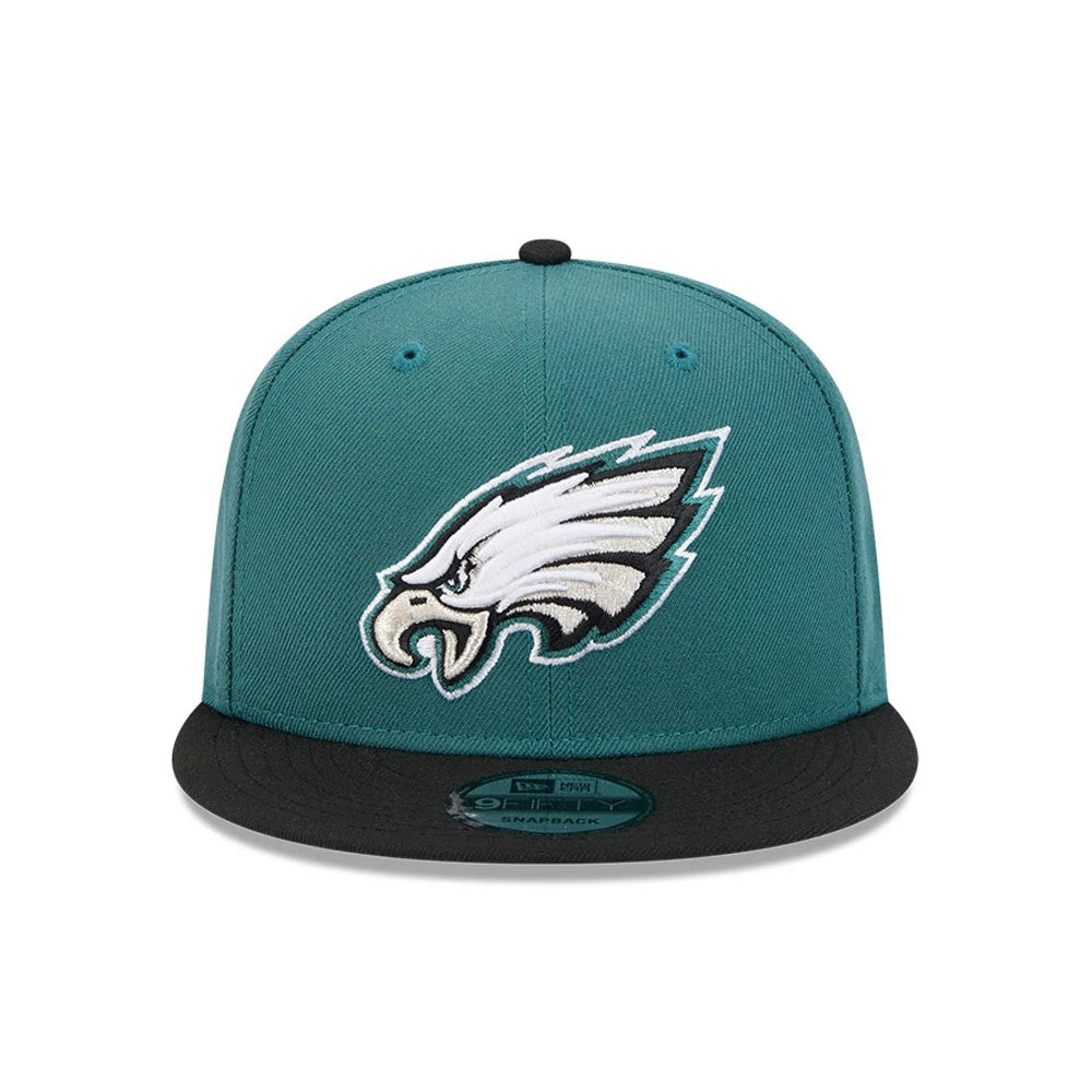 Eagles NFL Evergreen Dark Green New Era 9FIFTY Snapback Adjustable Cap, front view showing raised embroidery of the Eagles logo on the front panel, with a dark visor and 9FIFTY size sticker on the visor.