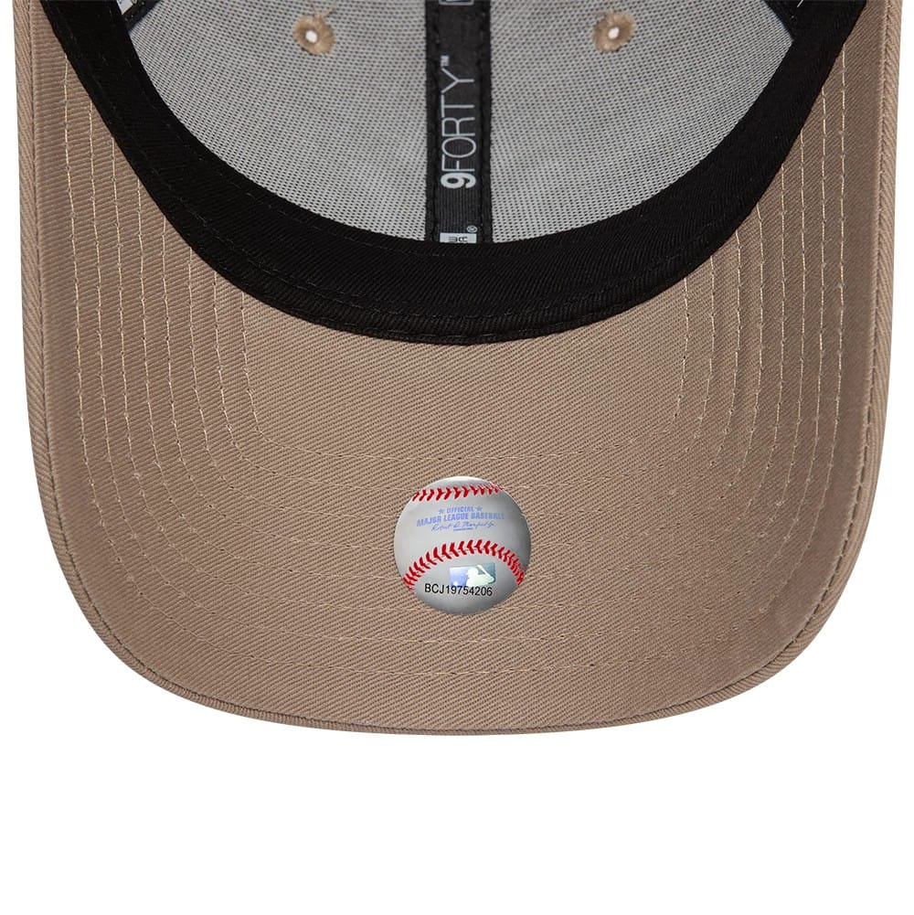 This is a New York Yankees League Essential Pastel Brown 9FORTY Adjustable Cap 2