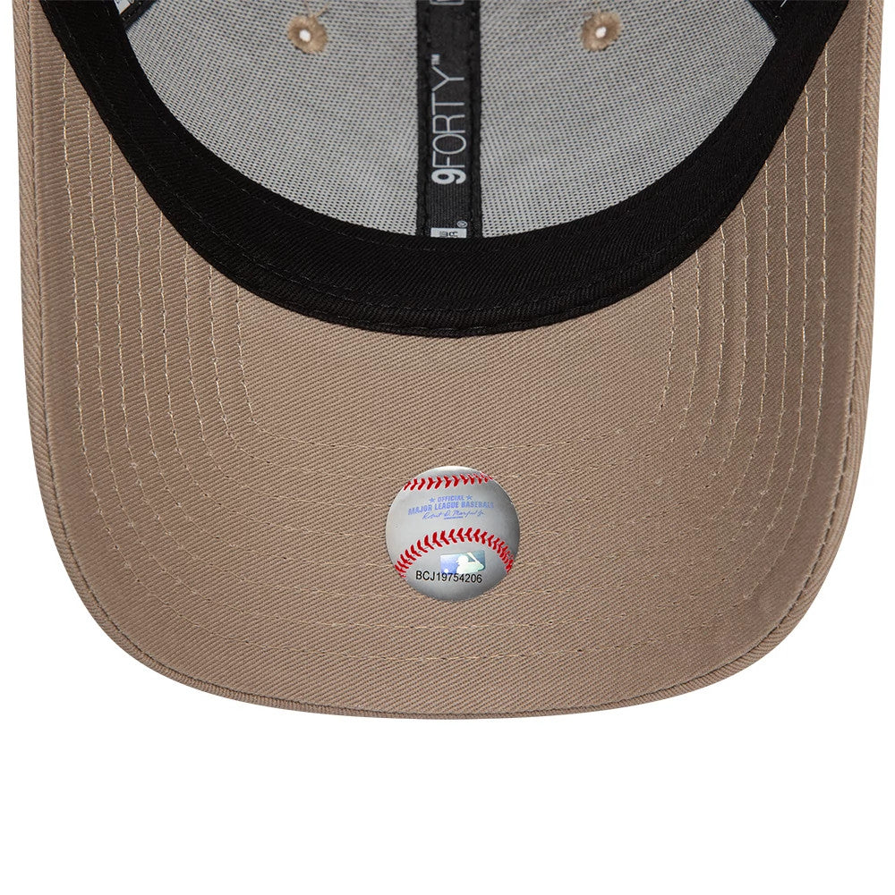This is a New York Yankees League Essential Pastel Brown 9FORTY Adjustable Cap 2
