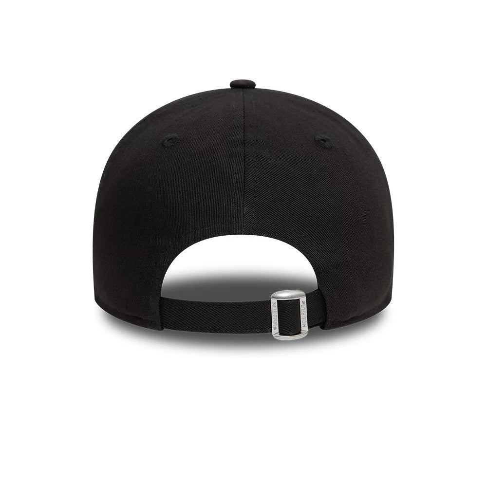 Chicago Bulls NBA Essential Black New Era 9FORTY Adjustable Cap, rear view featuring a silver metal buckle on the strap back closure against the solid black crown, with the top button and eyelets visible.