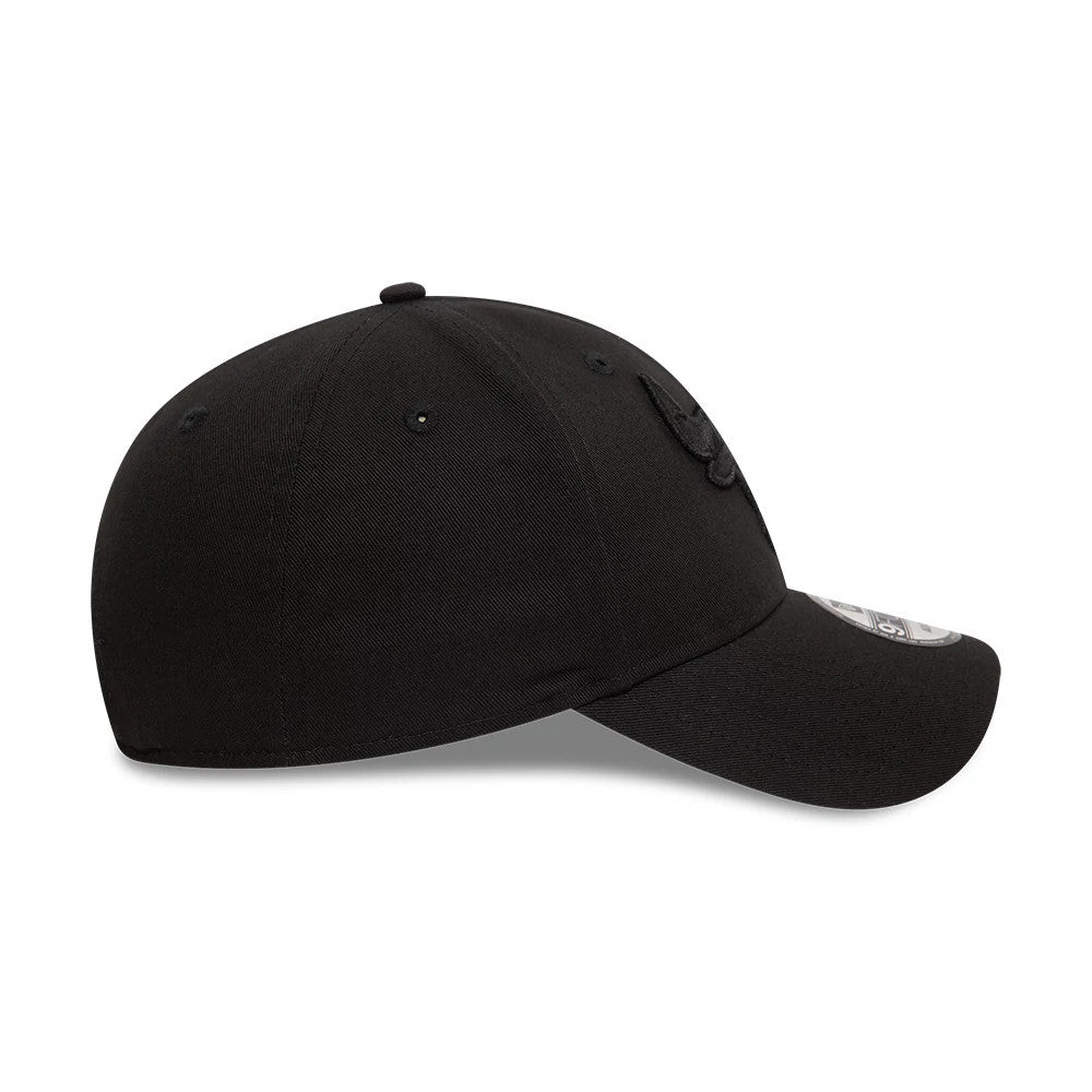 This is a Chicago Bulls NBA Essential Black 9FORTY Adjustable Cap 7