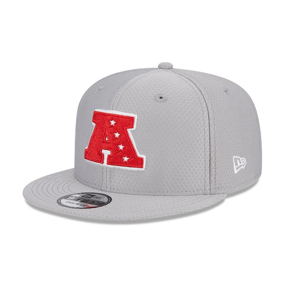 NFL Pro Bowl 2025 AFC Logo Grey New Era 9FIFTY Snapback Adjustable Cap, three-quarter view showing a red and white embroidered AFC logo on the front panel, with a grey visor, and a 9FIFTY size sticker, New Era flag logo on the left side.