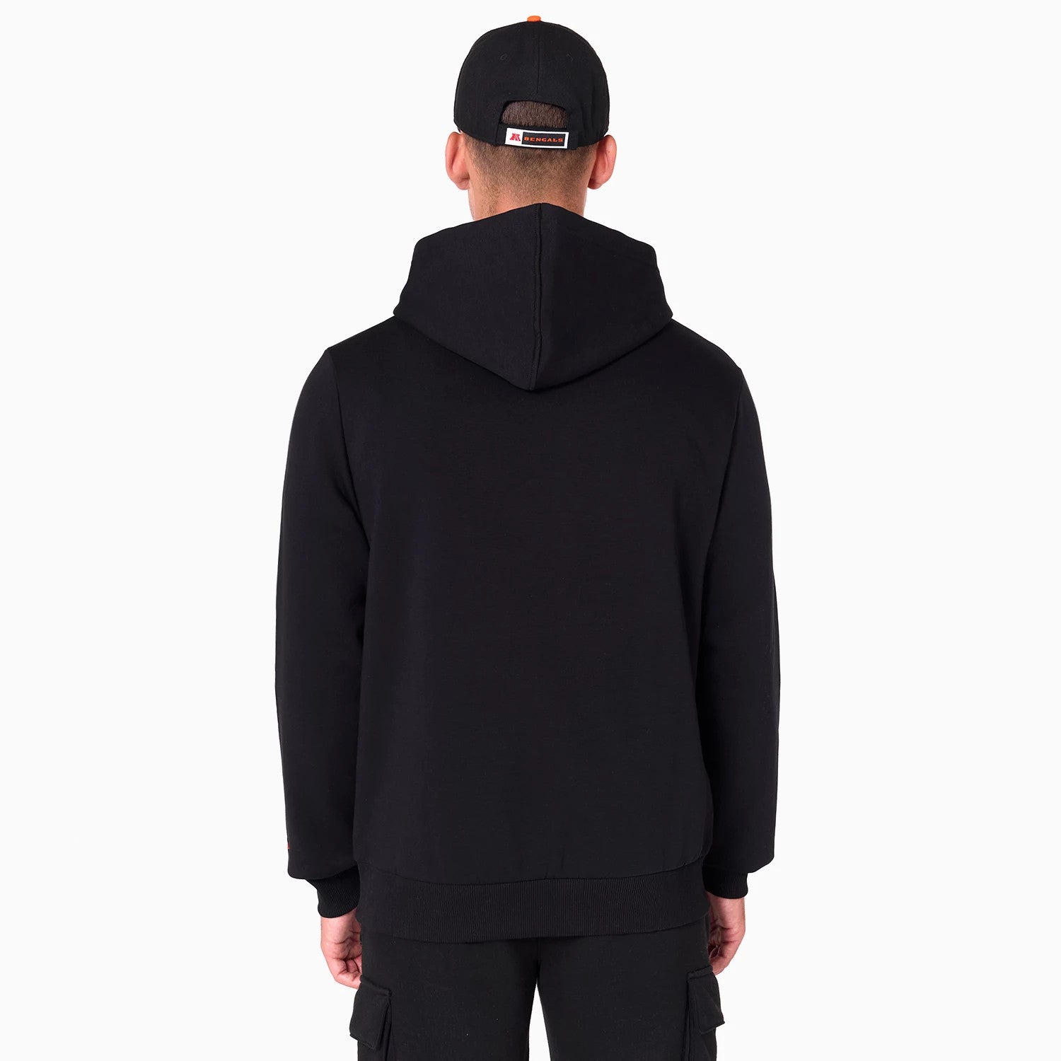 The Male model is wearing Cincinnati Bengals NFL Black Pullover Hoodie 2