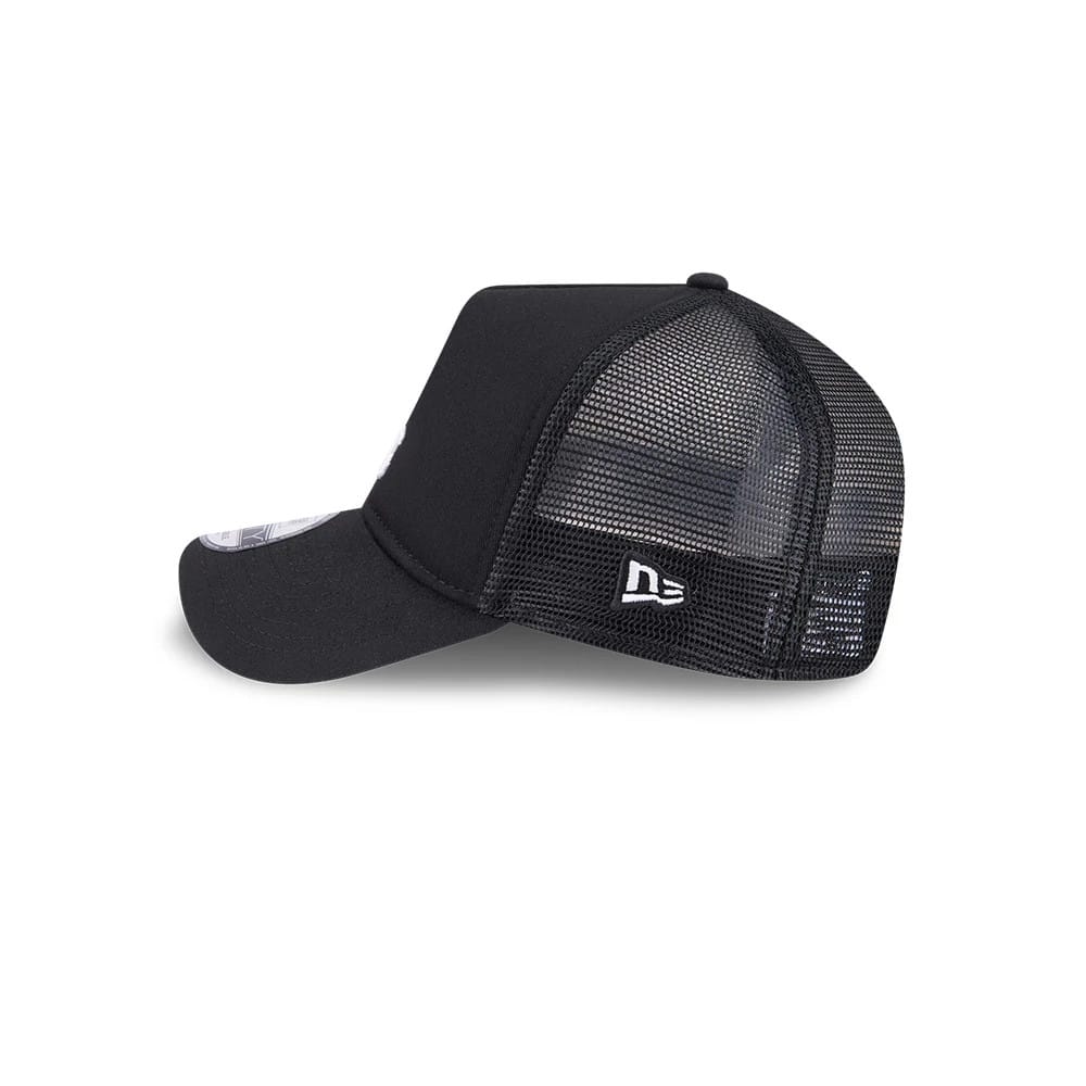 Pictured is this MLB Evergreen Chicago White Sox 9FORTY A-Frame cap in black. 4
