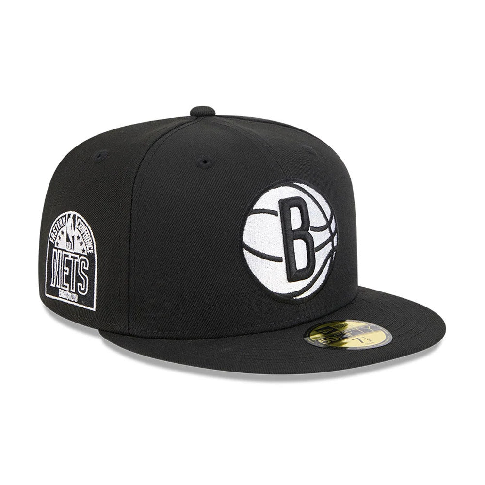 Brooklyn Nets NBA Evergreen Black New Era 59FIFTY Fitted Cap, front view showing a raised embroidered white B logo on the front panel, with a side patch and gold 59FIFTY size sticker on the black visor.