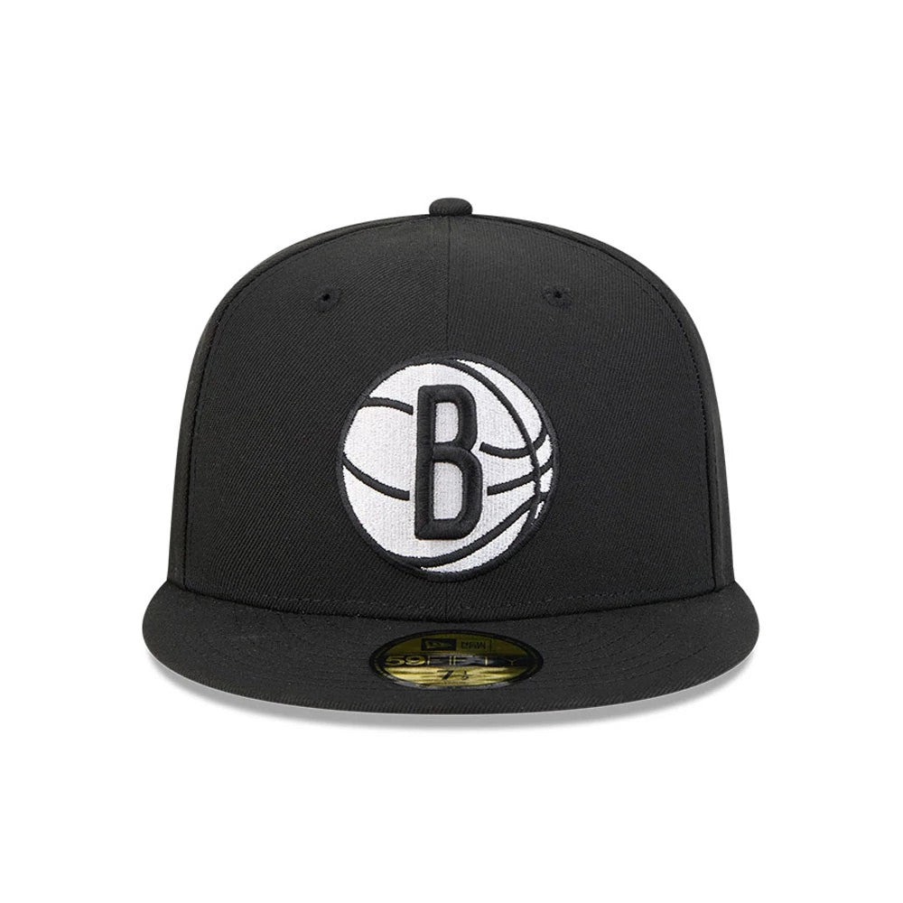 Brooklyn Nets NBA Evergreen Black New Era 59FIFTY Fitted Cap, front view showing the raised black and white embroidered B logo on the front panel with a black flat visor and gold 59FIFTY size sticker.