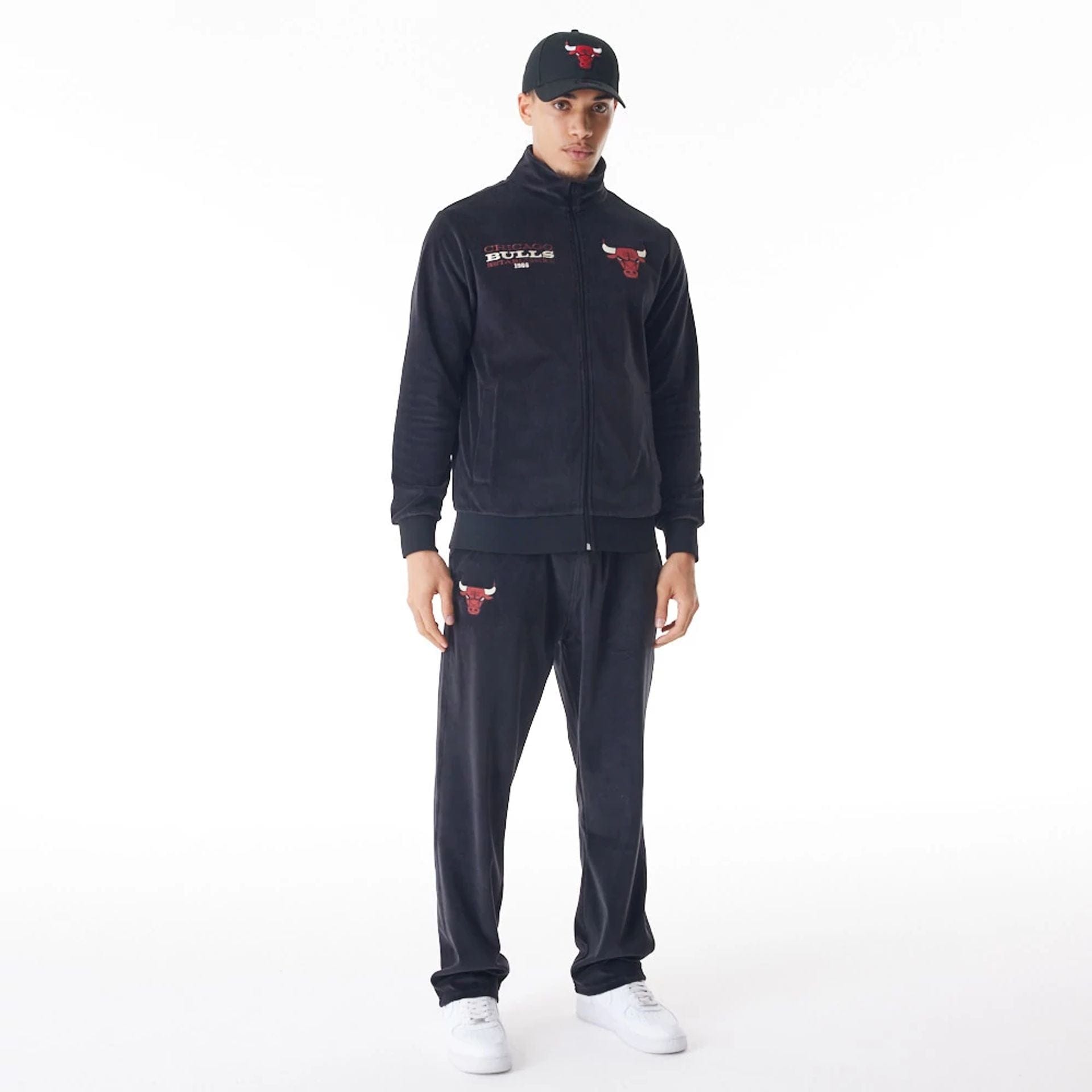 The Male model is wearing Chicago Bulls NBA Lifestyle Velour Black Track Joggers 1