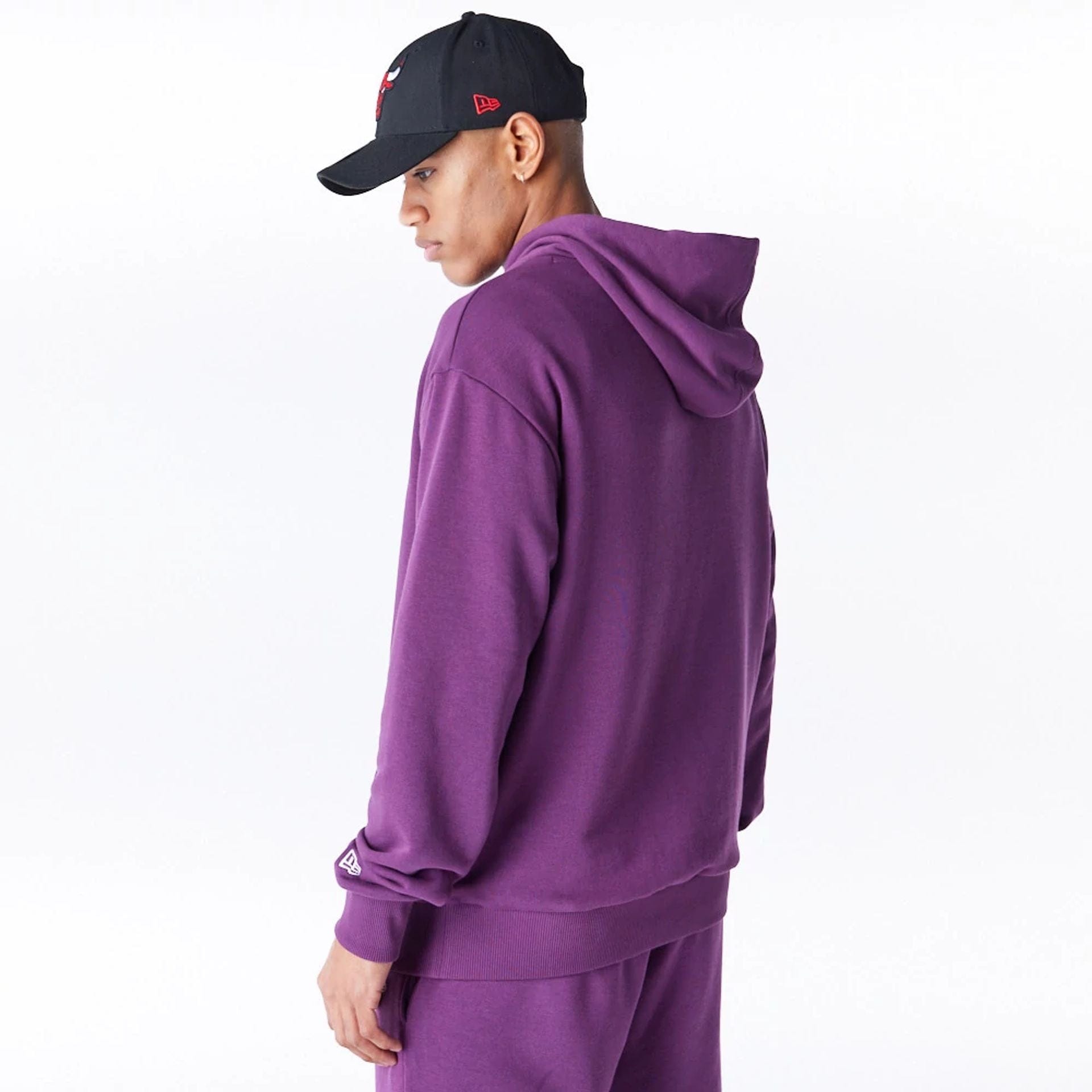 The Male model is wearing Chicago Bulls League Essential Dark Purple Oversized Pullover Hoodie 2