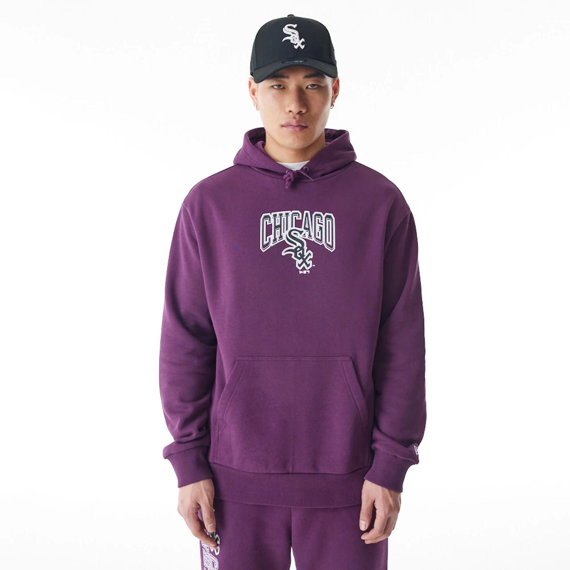 The Male model is wearing Chicago White Sox MLB Gradient Dark Purple Oversized Pullover Hoodie 1