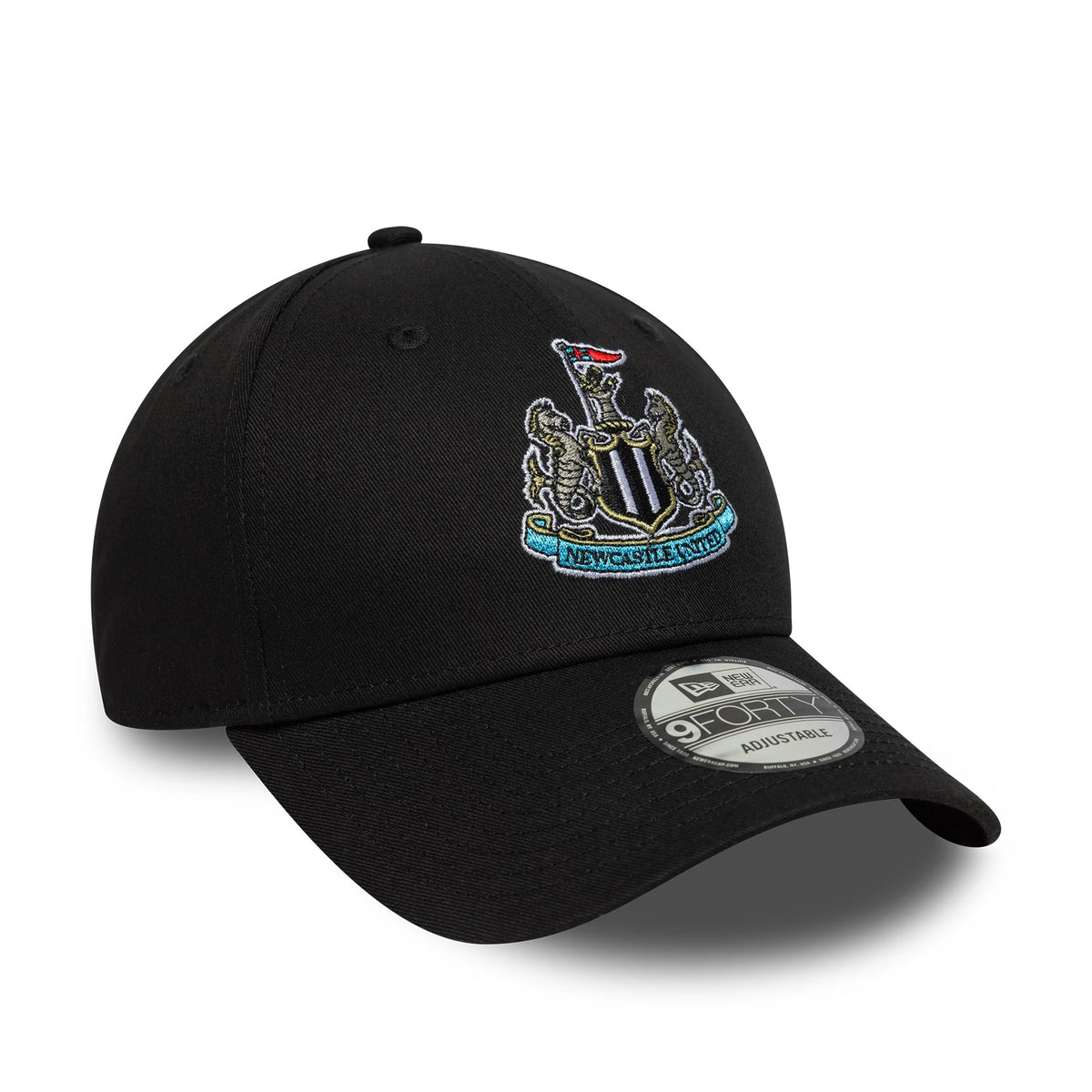 Newcastle United FC Core Black New Era 9FORTY Adjustable Cap, three-quarter view showing the full-colour embroidered club crest on the front panel and the 9FORTY size sticker on the curved black visor.
