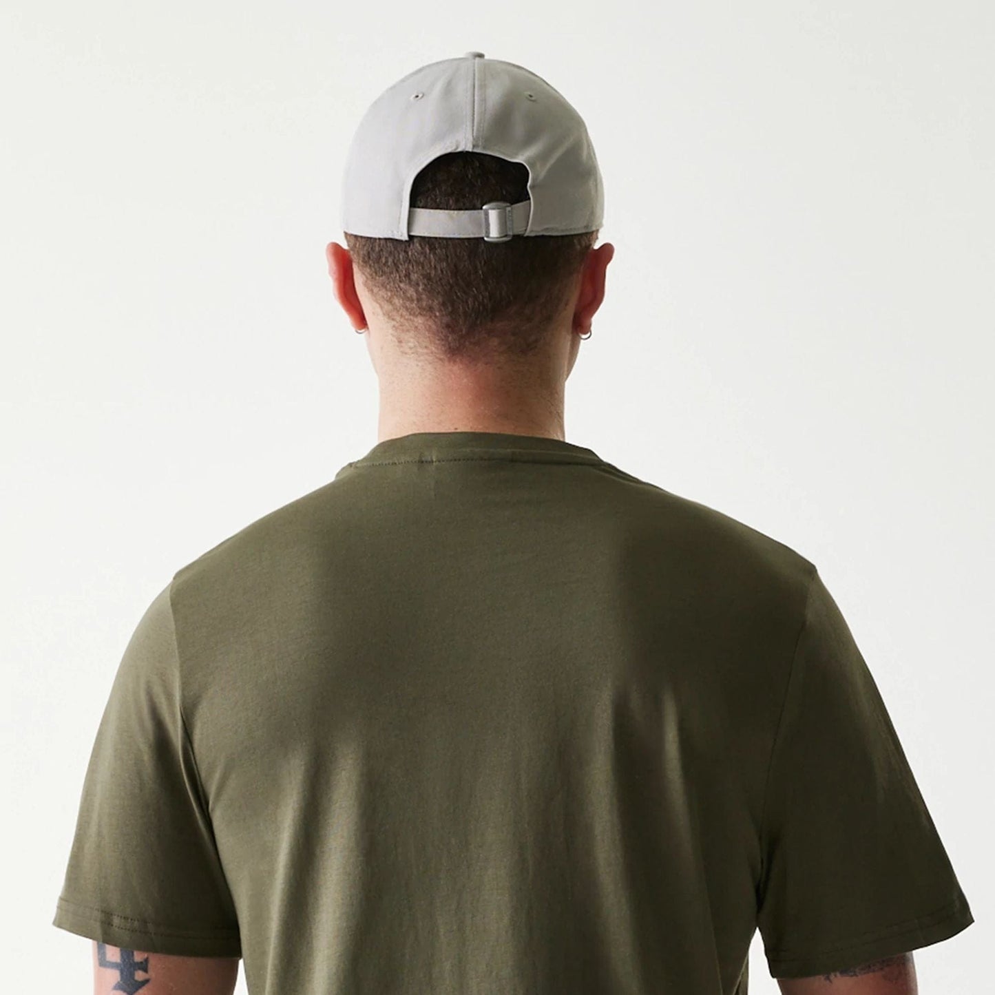 The Male model is wearing New York Yankees MLB Regular Green T-Shirt 7