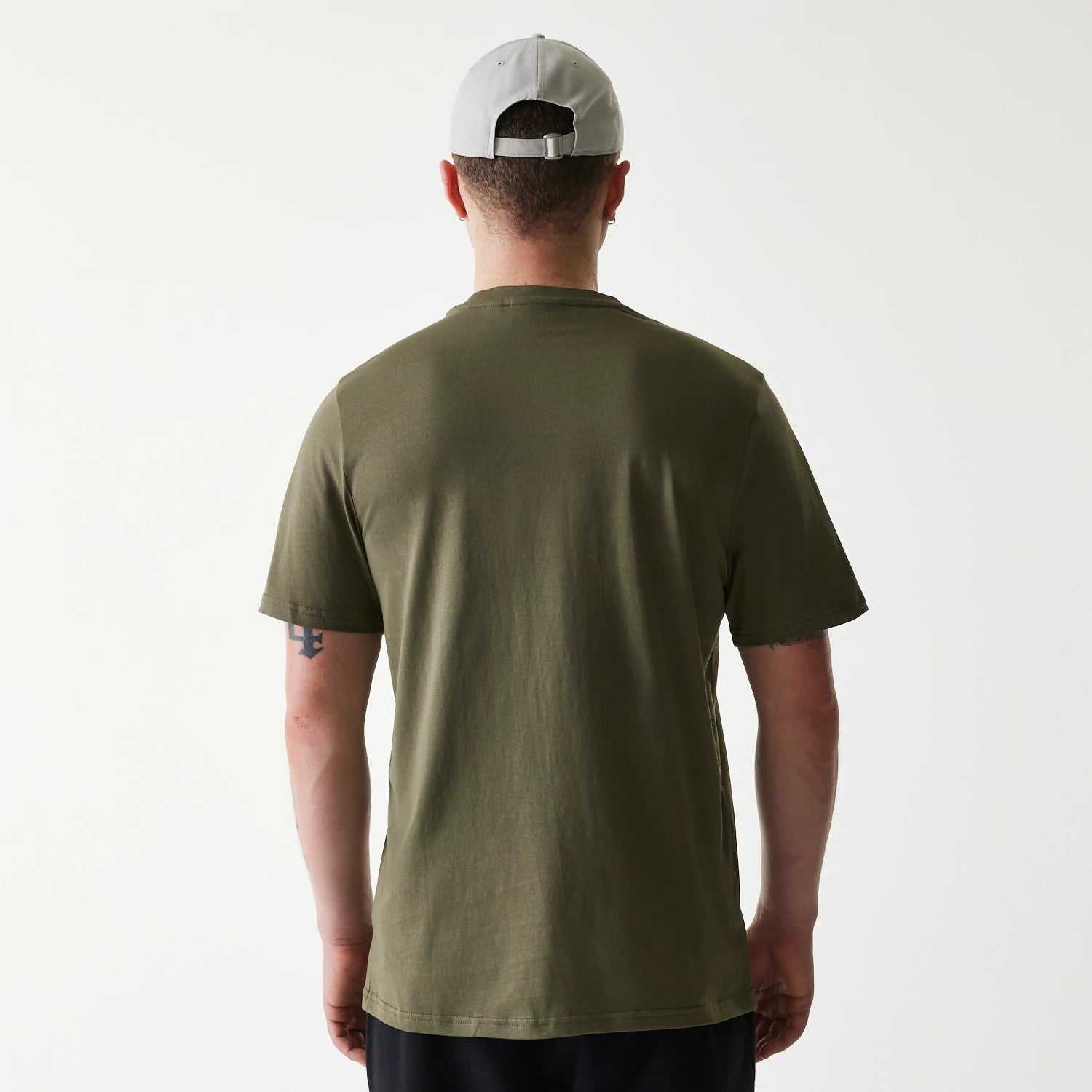 The Male model is wearing New York Yankees MLB Regular Green T-Shirt 2