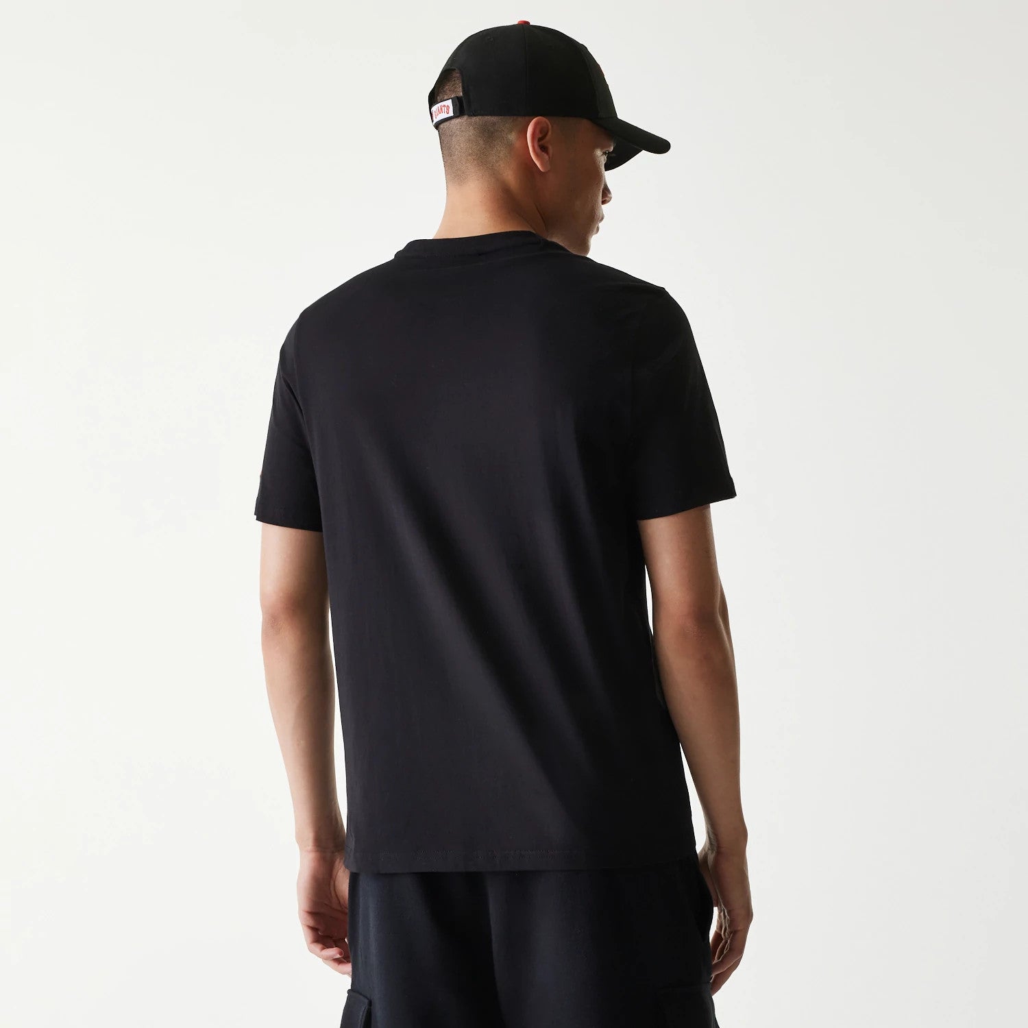 The Male model is wearing San Francisco Giants MLB Regular Black T-Shirt 2