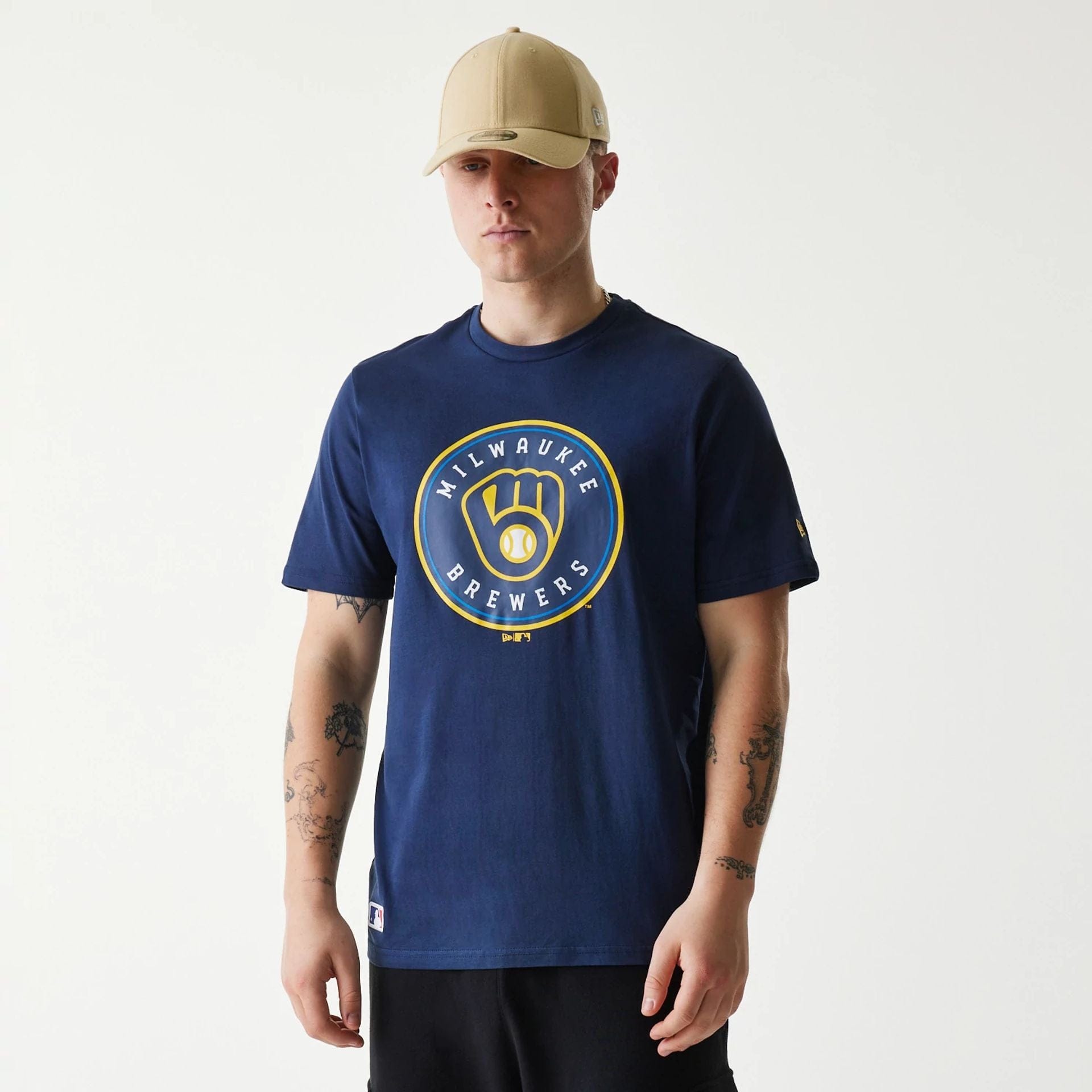 The Male model is wearing Milwaukee Brewers MLB Regular Dark Blue T-Shirt 1