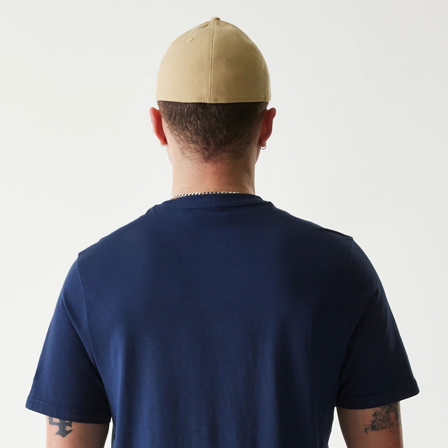 The Male model is wearing Milwaukee Brewers MLB Regular Dark Blue T-Shirt 7