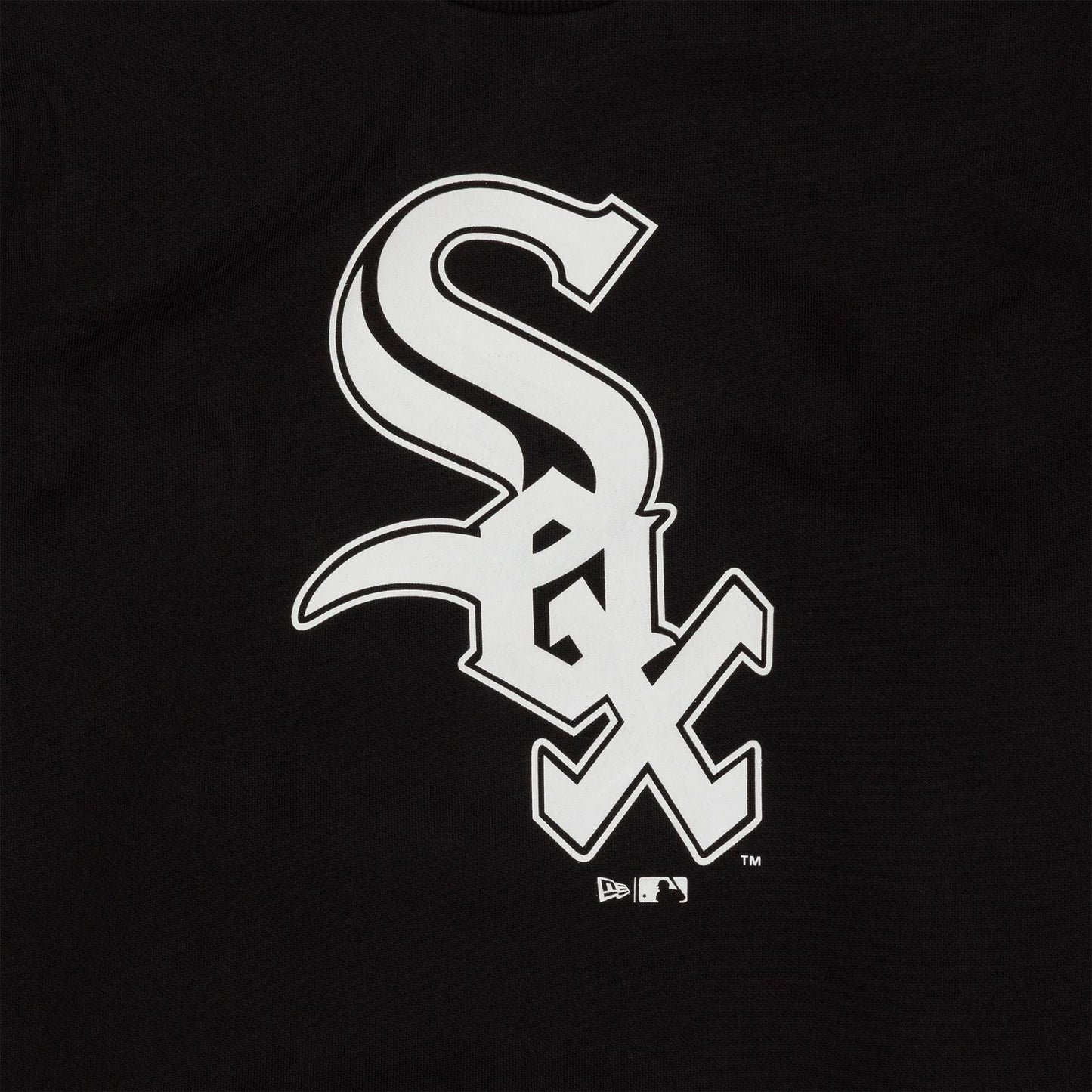 The Male model is wearing Chicago White Sox MLB Regular Black Crew Neck Sweater 3
