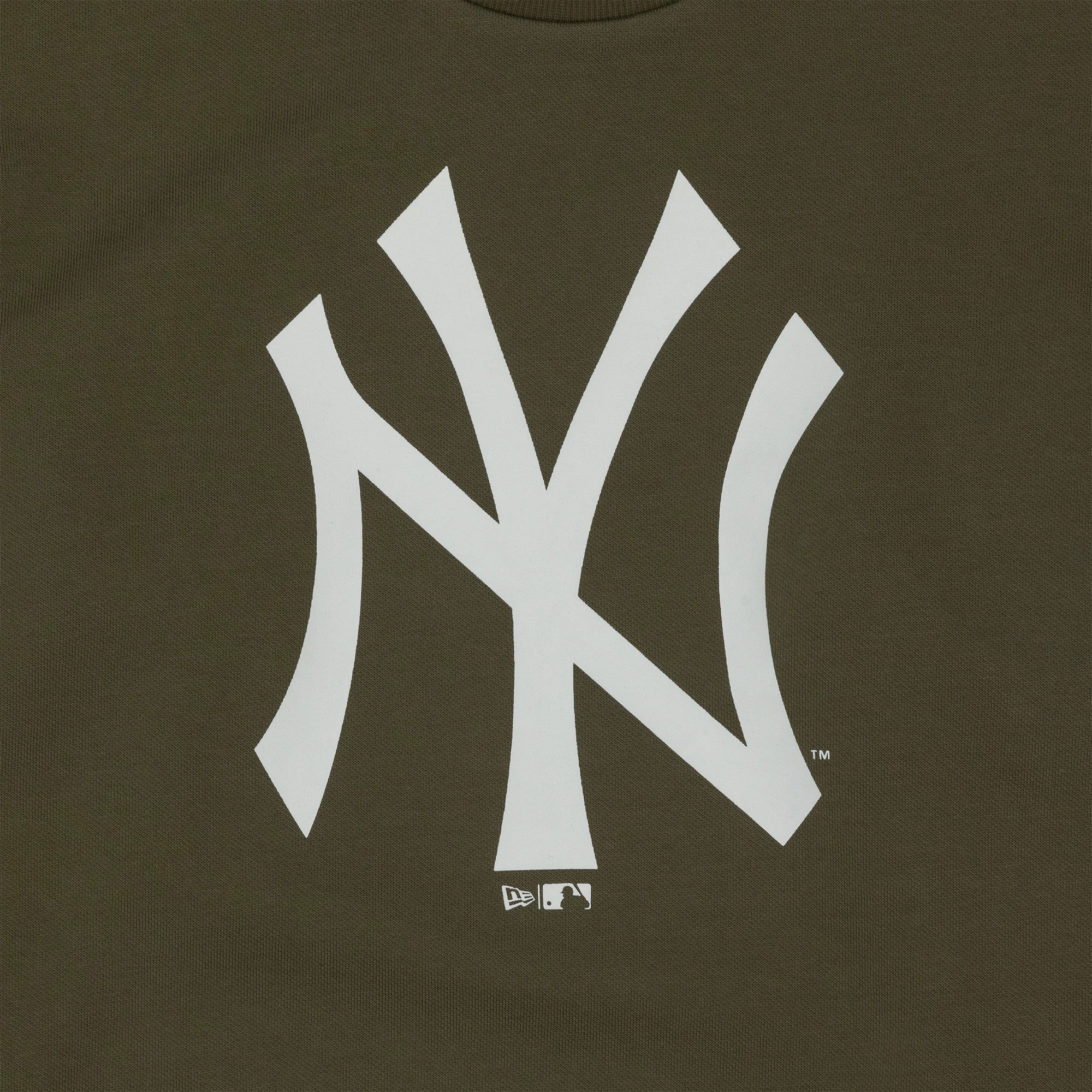 The Male model is wearing New York Yankees MLB Regular Green Crew Neck Sweater 3