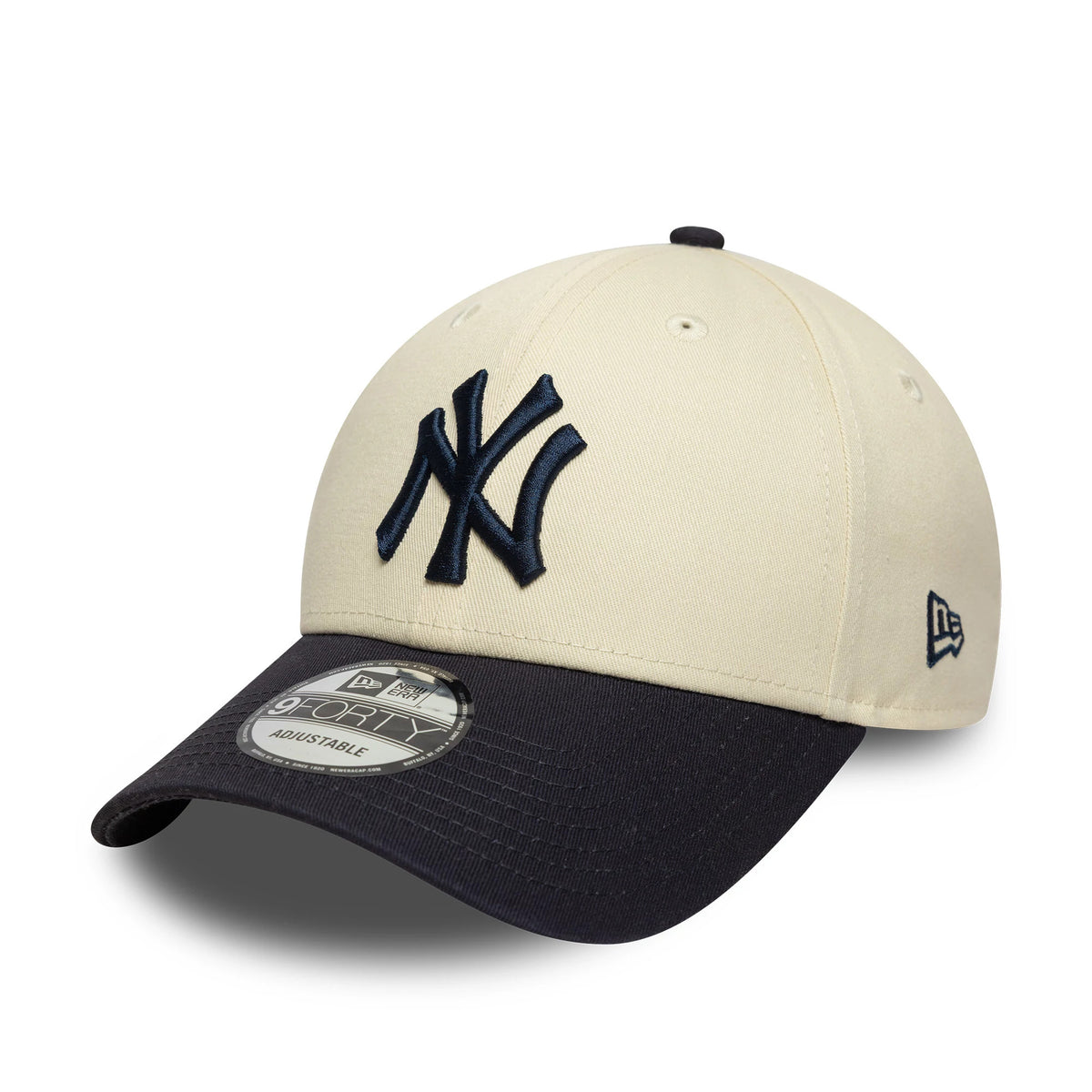 New York Yankees Colour Block Cream New Era 9FORTY Adjustable Cap, three-quarter view with a raised navy NY logo on the front panel, a contrasting dark visor with a 9FORTY size sticker, and the New Era flag logo on the left side.