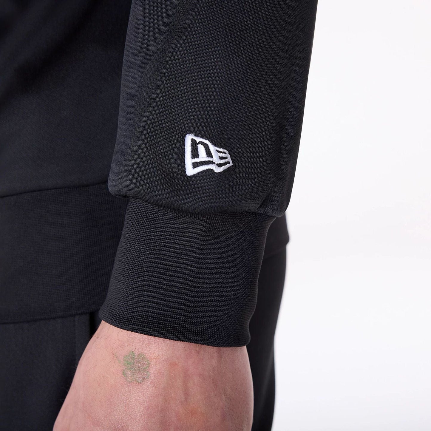 The Male model is wearing Chicago Bulls NBA Essentials Black Pullover Hoodie 8