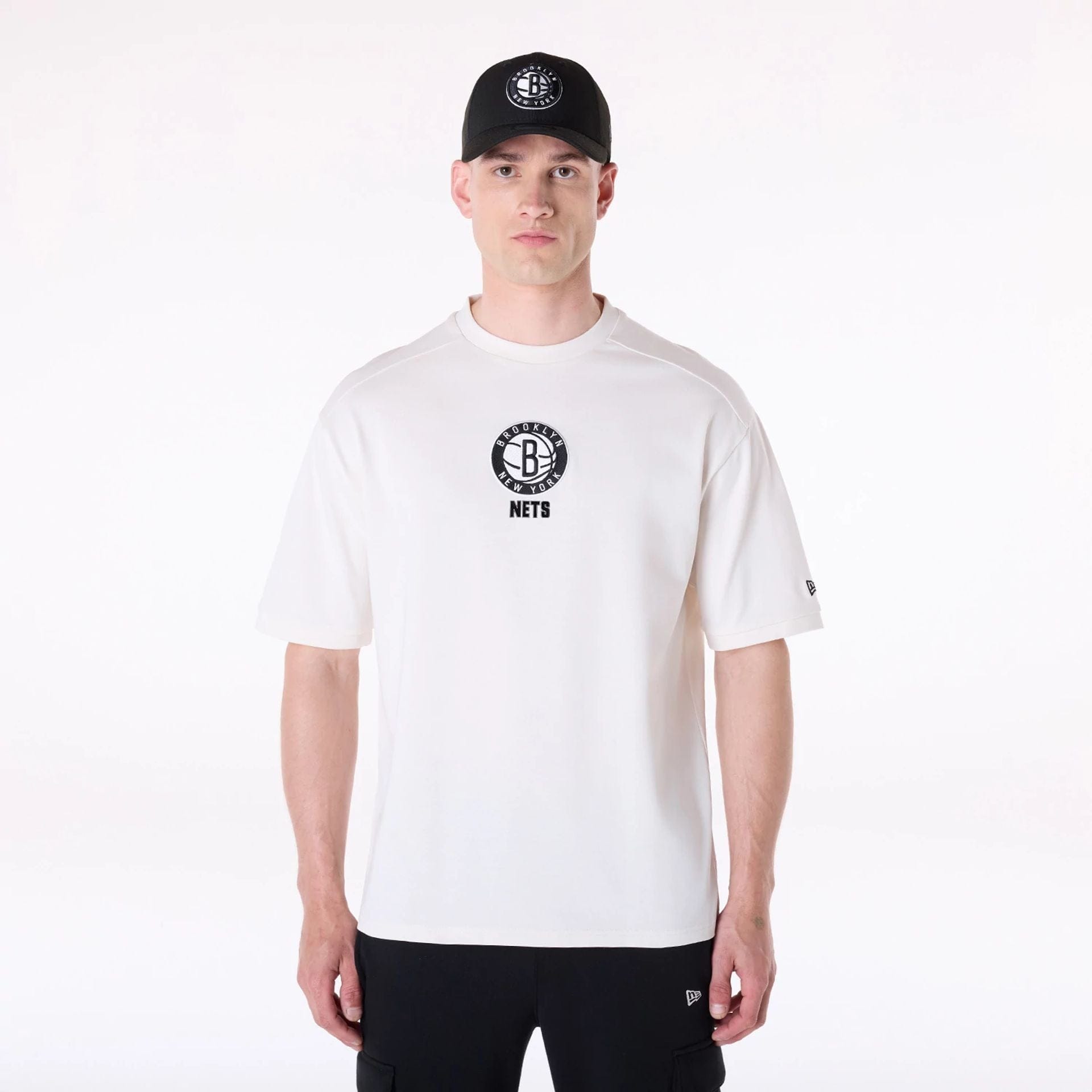 The Male model is wearing Brooklyn Nets NBA Wordmark Open White Oversized T-Shirt 1